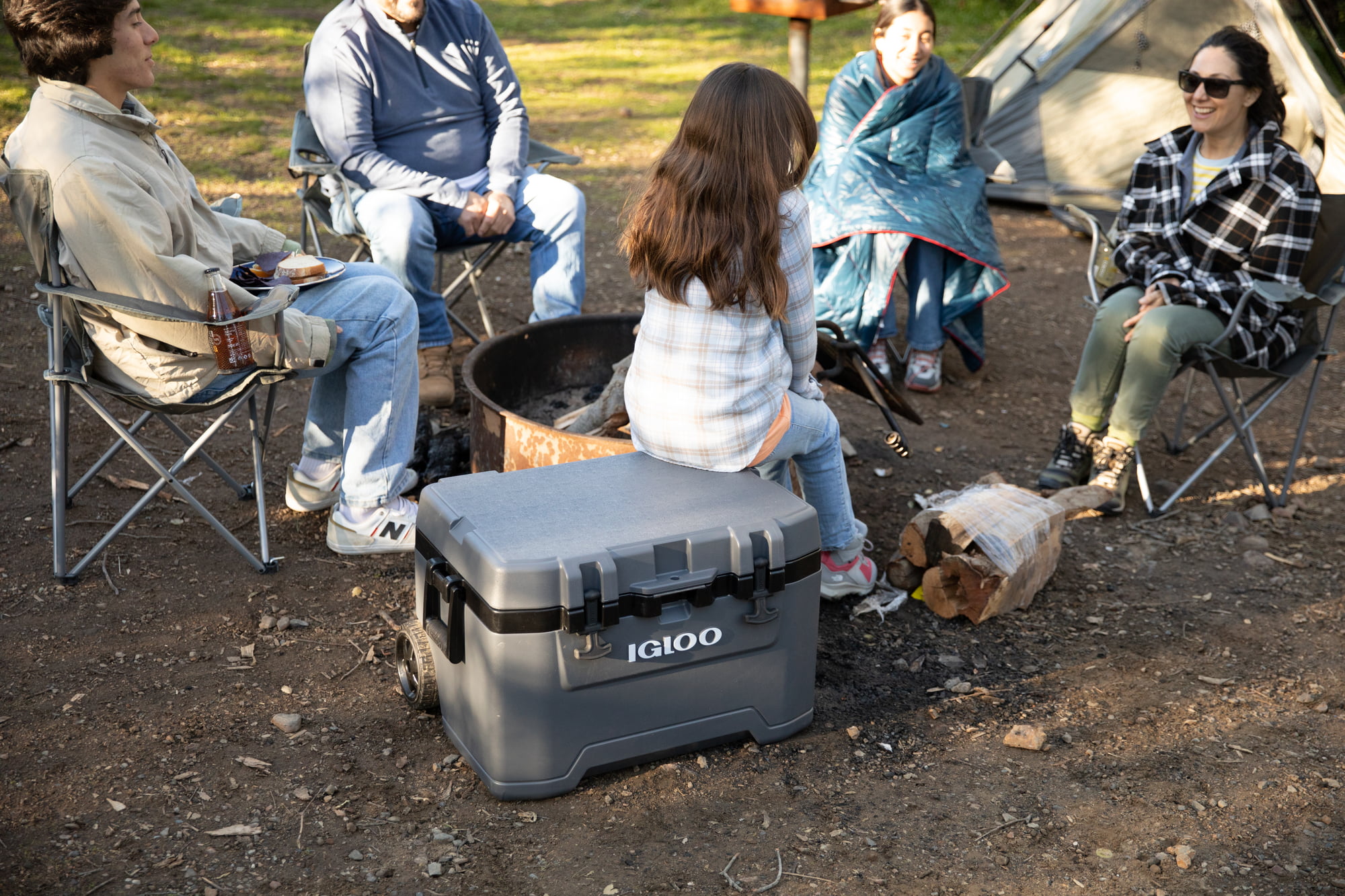 Igloo Overland 52 Qt Ice Chest Cooler with Wheels. Gray