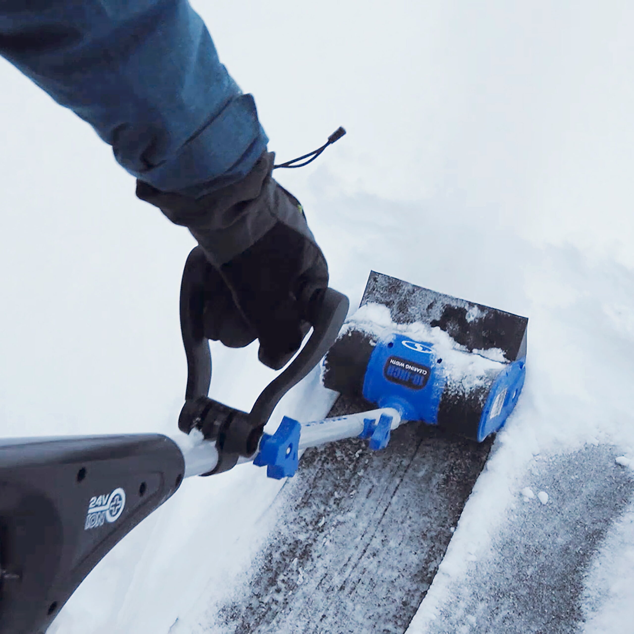 Snow Joe 24V-SS10-XR Cordless Snow Shovel . 24-Volt . 10-inch . 5-Ah