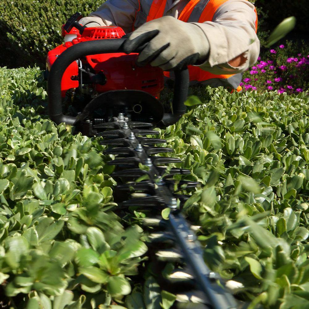 Shindaiwa DH235 28 in. 21.2 cc Gas 2-Stroke Engine Hedge Trimmer