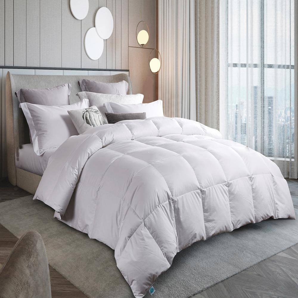 Martha Stewart Living  300TC Year Round Warmth White King Size White Down Comforter