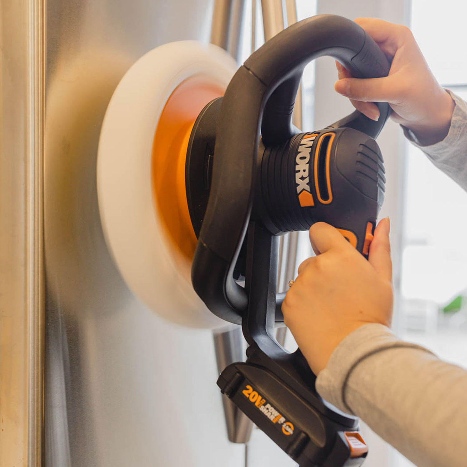 Worx 20V Power Share Cordless 10″ Automotive Polisher/Buffer