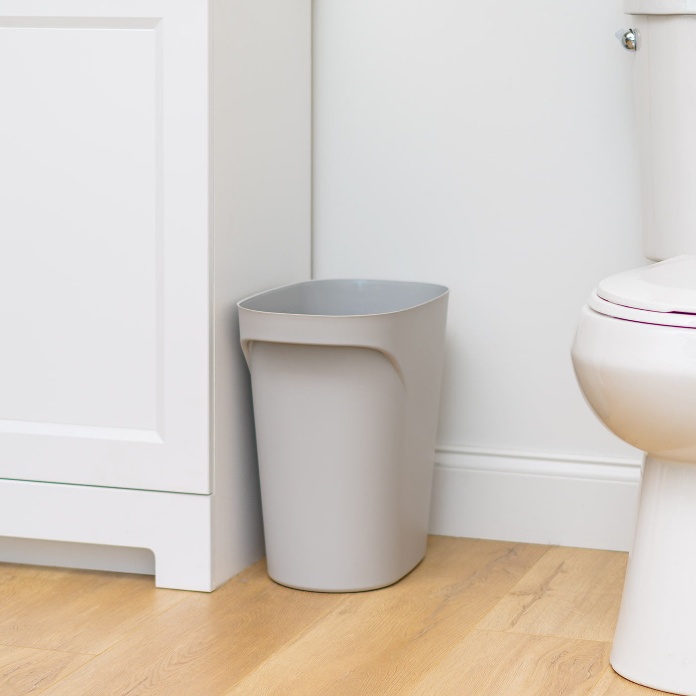 IRIS USA Plastic Trash Can Wastebasket for Bathroom. Kitchen. Bedroom. 6 Gallon. 2 pack. Gray