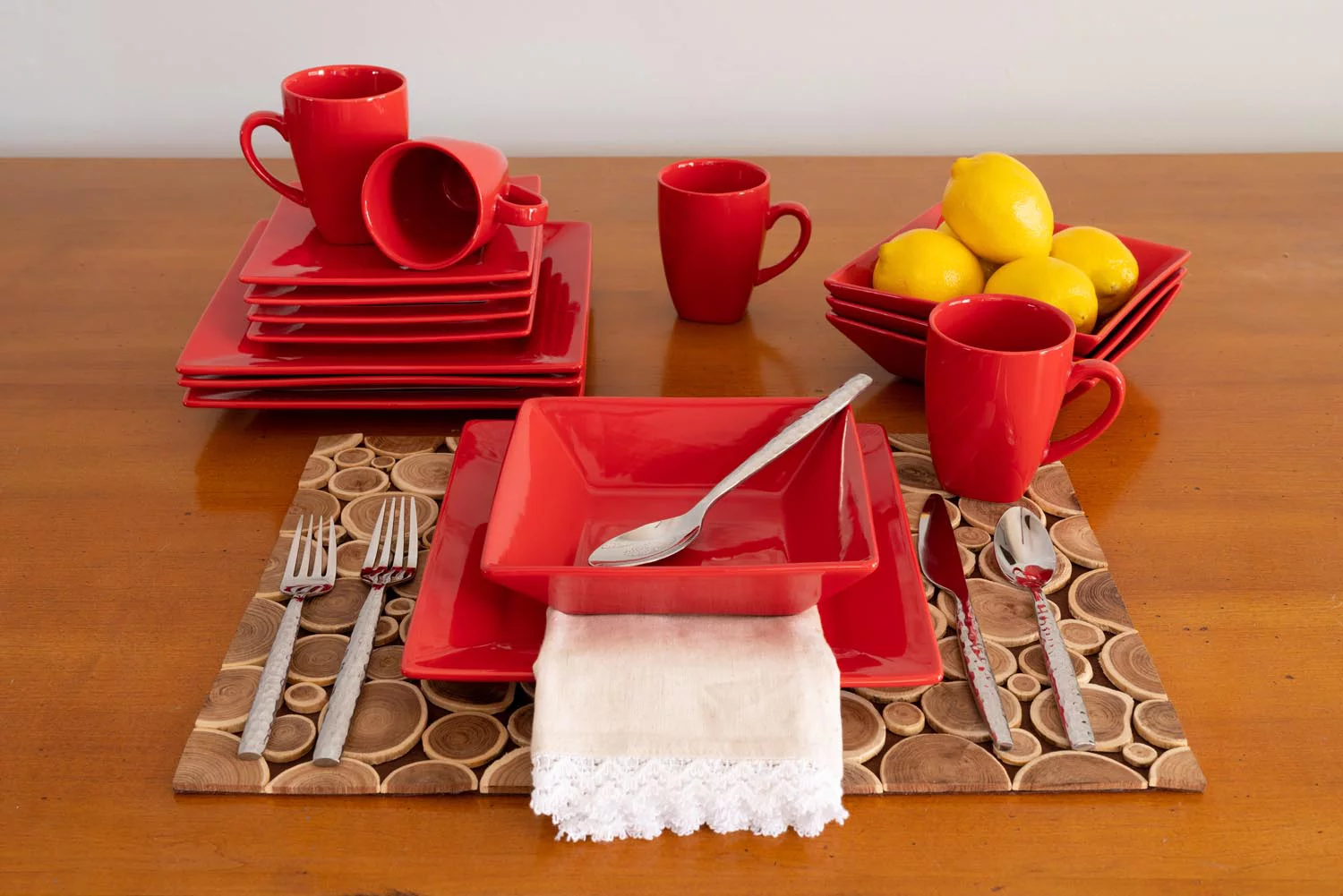 10 Strawberry Street Nova Square 16-Piece Stoneware Dinnerware Set. Red