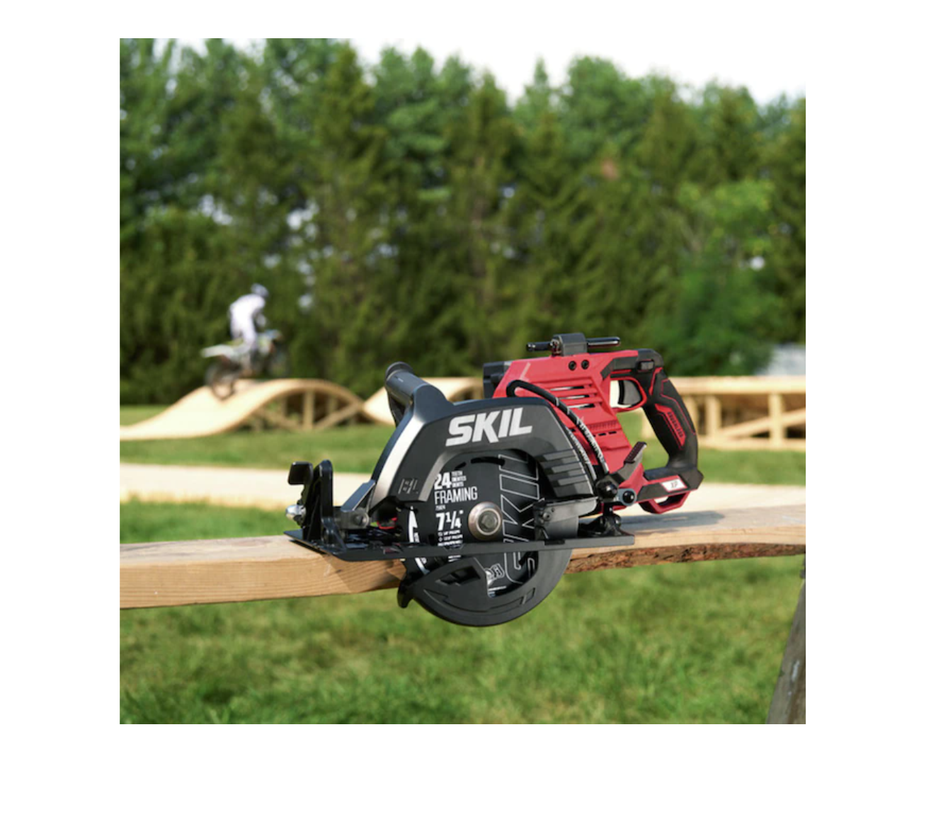 SKIL CR5429B-20 2x20V PWR CORE 20 XP Brushless 7-1/4″ Rear Handle Circular Saw Kit Includes Two 5.0Ah Batteries and Dual Port Auto PWR JUMP Charger. Red