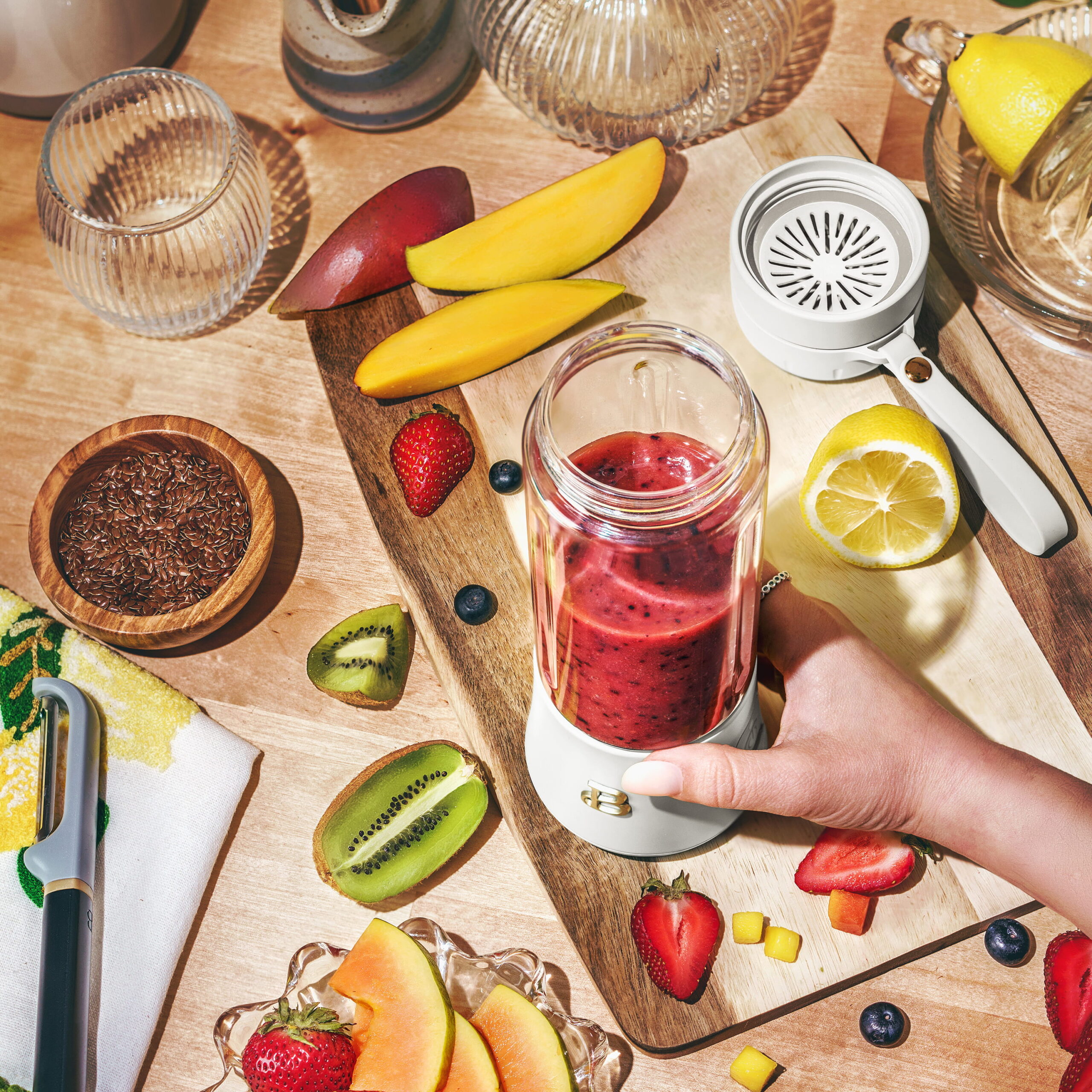 Beautiful Portable Blender. White Icing by Drew Barrymore. 70-Watt. 18.5 oz