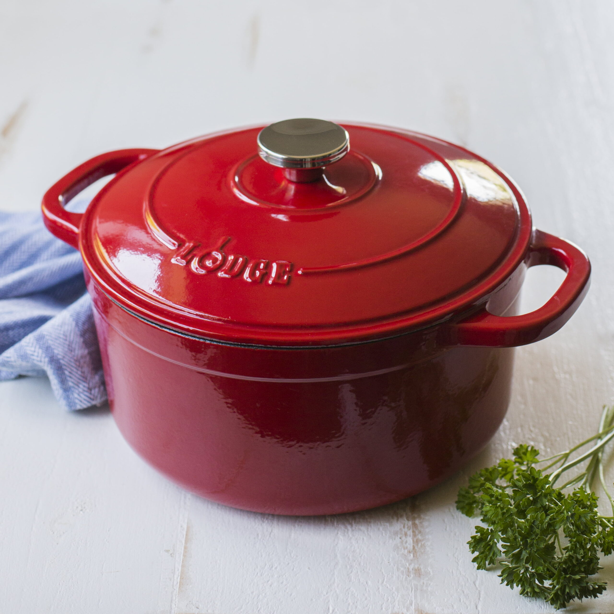 Lodge 6.5 Quart Enameled Cast Iron Dutch Oven. Red
