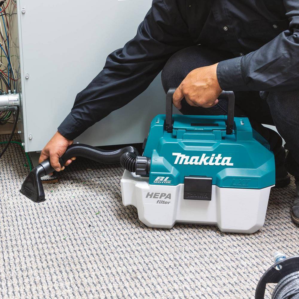 Makita XCV11Z 18-Volt LXT Lithium-Ion Brushless Cordless 2 Gal. HEPA Filter Portable Wet/Dry Dust Extractor/Vacuum. Tool Only