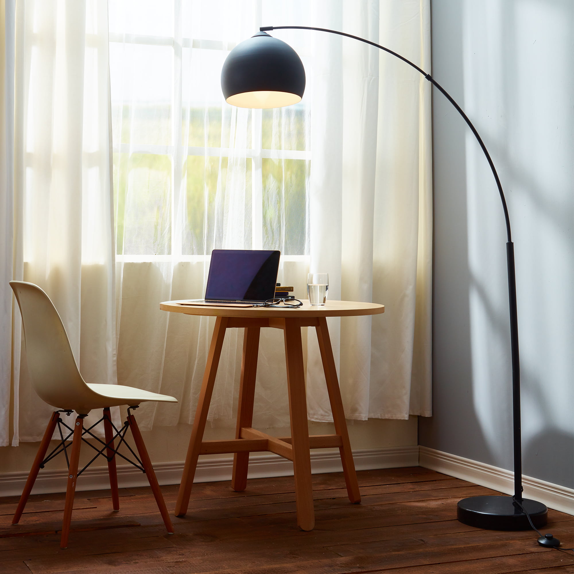 Teamson Home Arquer Arc 66.93″ Metal Floor Lamp with Bell Shade. Black