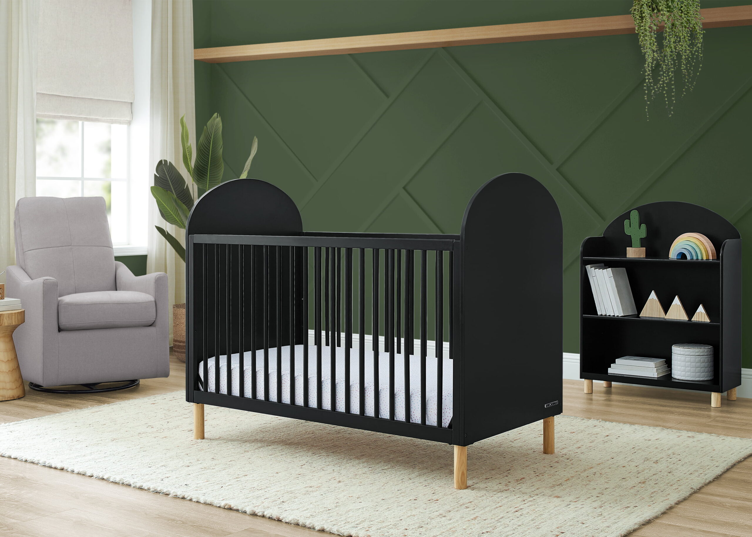 Delta Children Reese 4-in-1 Convertible Crib - Greenguard Gold Certified. Ebony/Natural