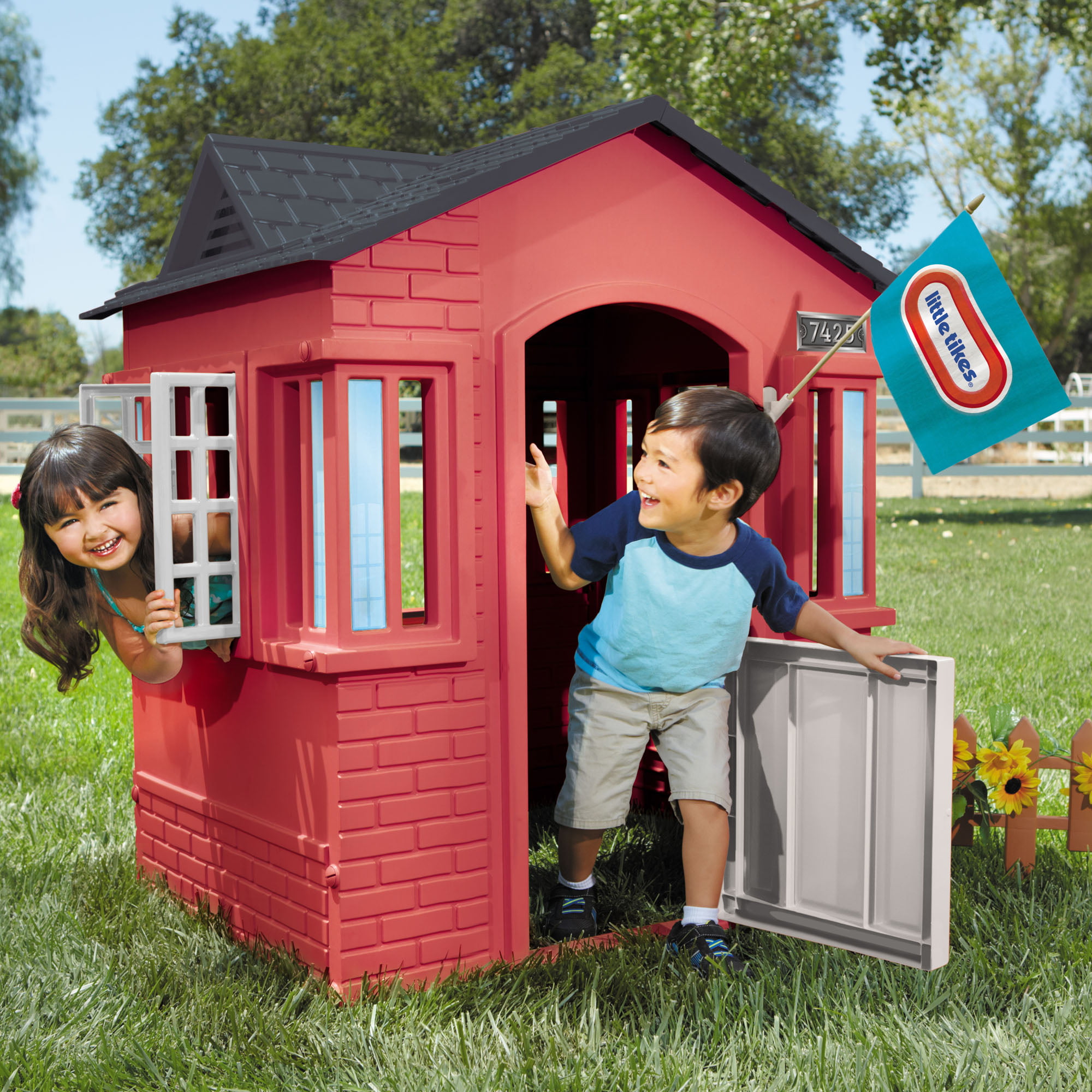 Little Tikes Cape Cottage Playhouse. Red