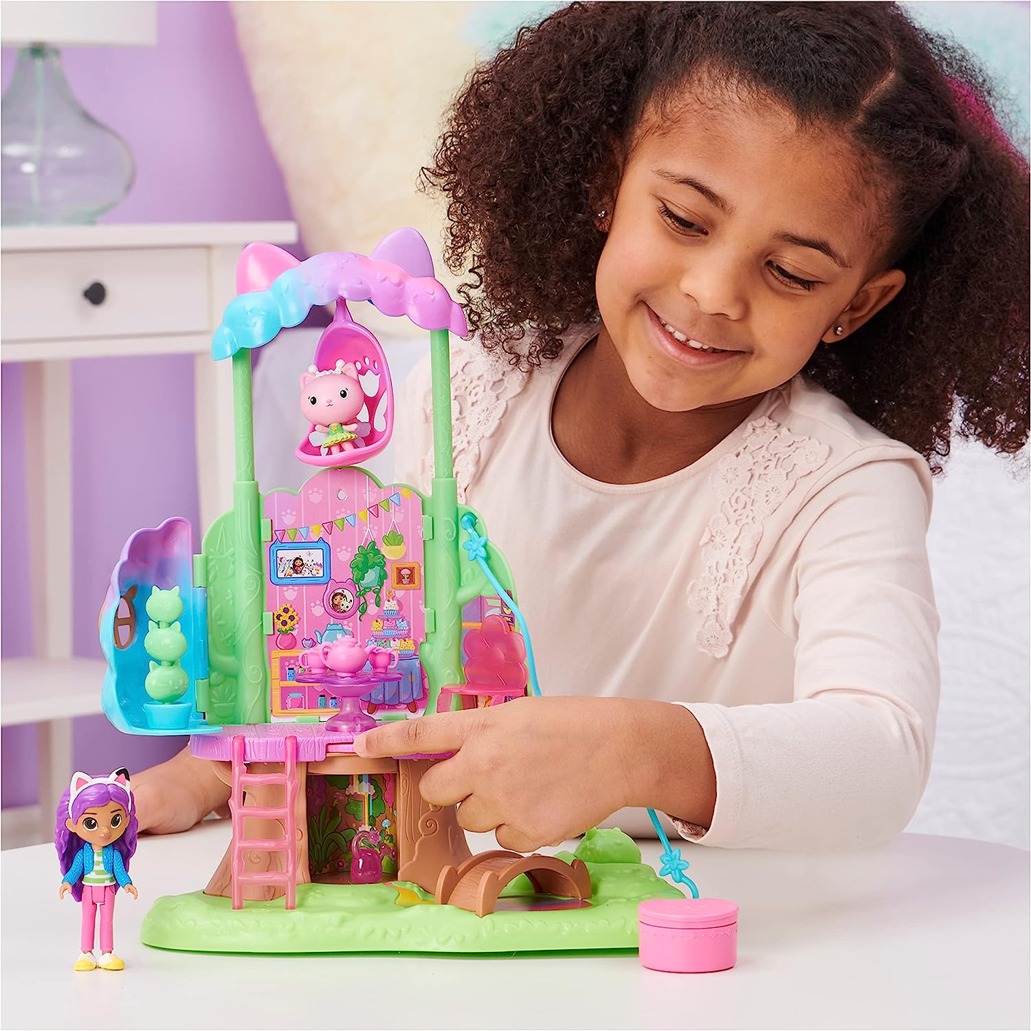 Gabby-s Dollhouse. Transforming Garden Treehouse Playset with Lights. 2 Figures. 5 Accessories. 1 Delivery. 3 Furniture. Kids Toys for Ages 3 and up