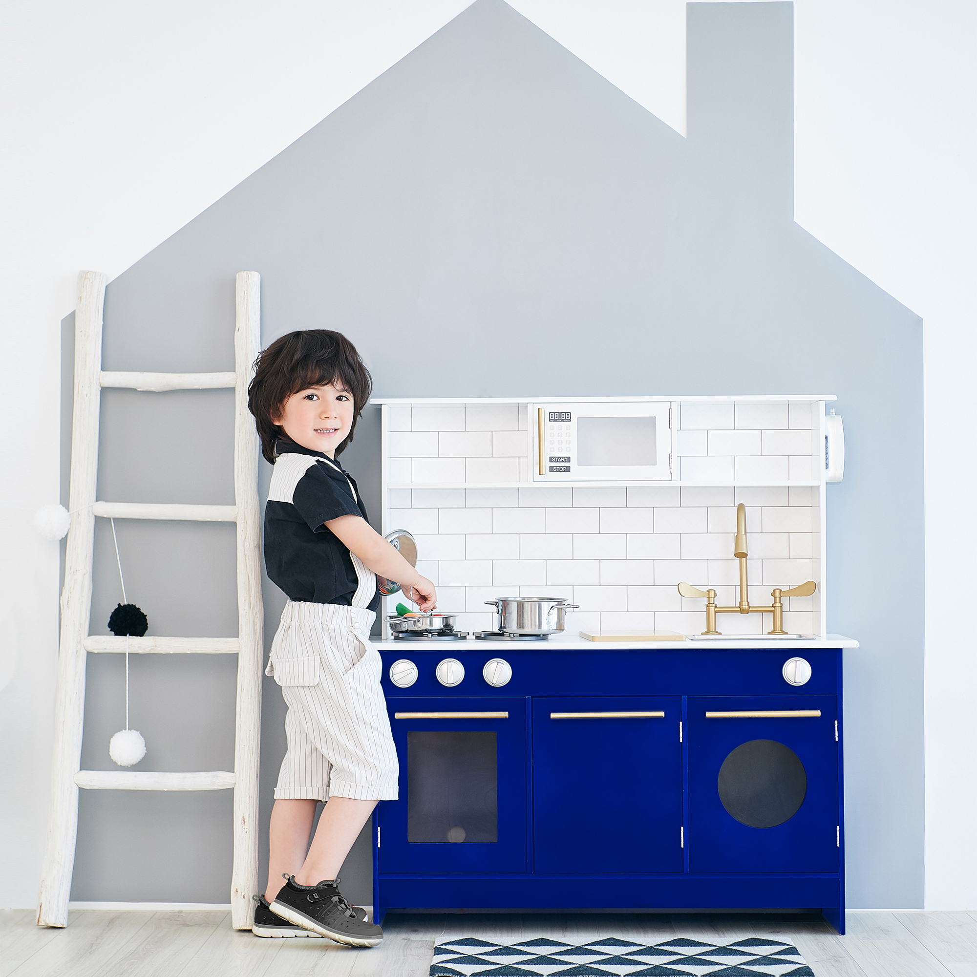 Teamson Kids Little Chef Berlin Modern Kids Kitchen Playset with 6 Accessories. White/Blue