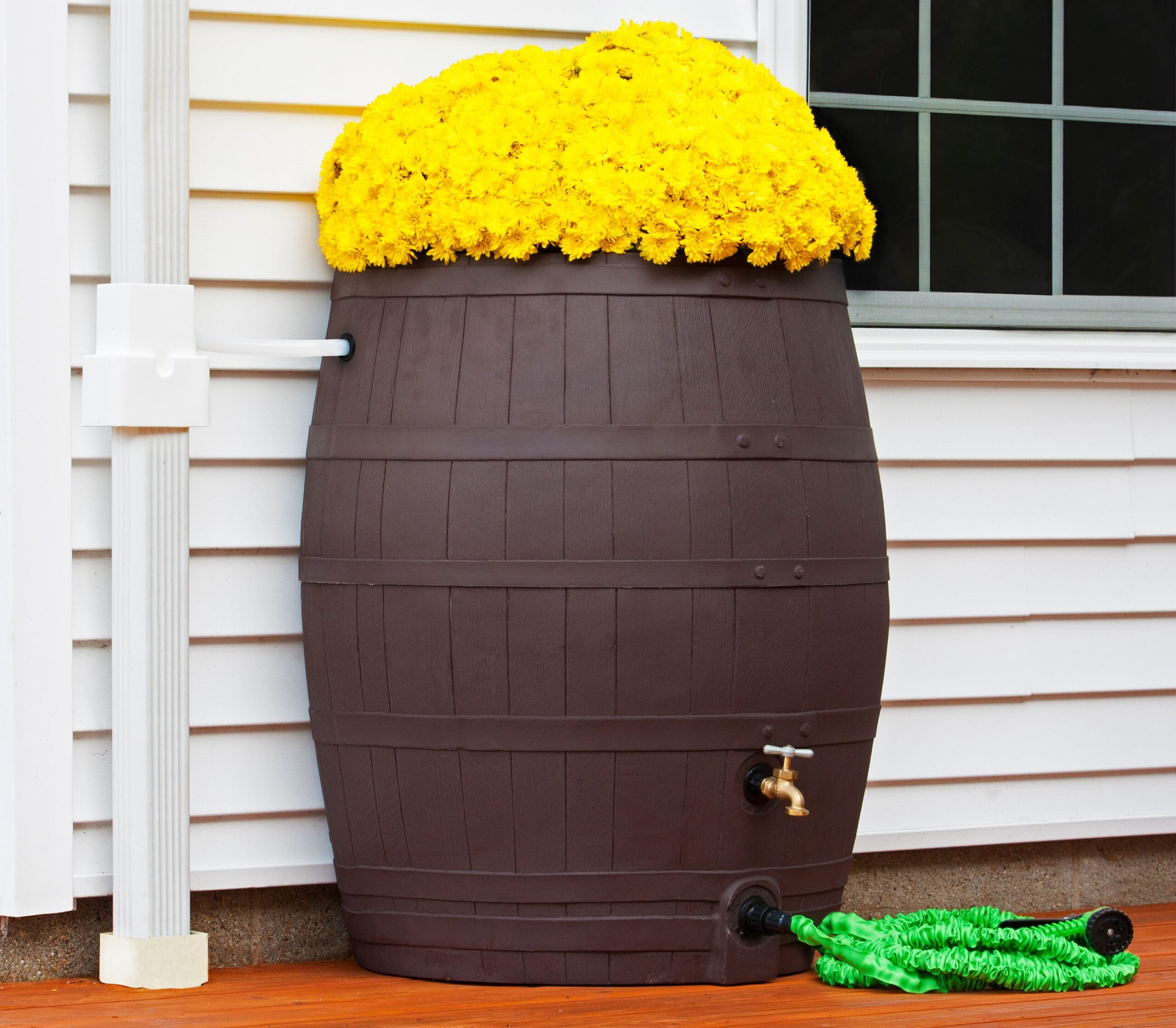 Rescue 50 Gallon Whiskey Rain Barrel – Brown
