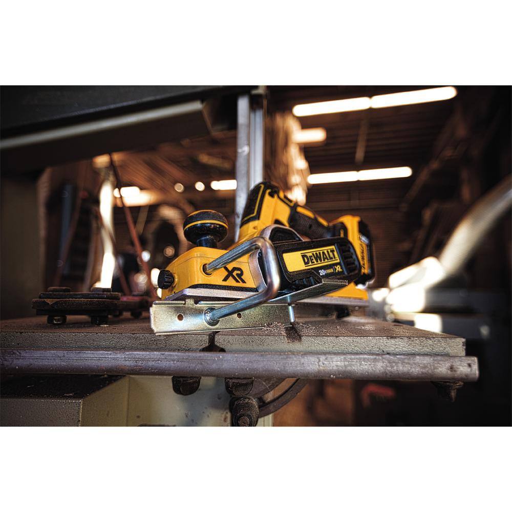 DEWALT DCP580Bwb 20V MAX XR Cordless Brushless 3-1/4 in. Planer and (1) 20V MAX Compact Lithium-Ion 2.0Ah Battery
