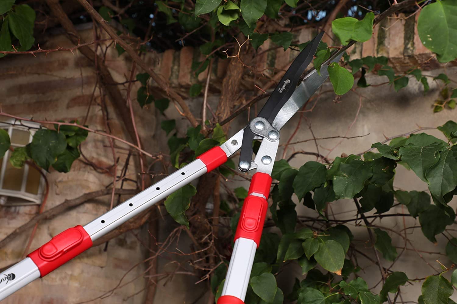 Kamikaze Telescopic Hedge Shears KM-40. Aluminum and Rubber Handles. Bypass cutting Bush Trimmer 9.8 inch. All Leaf Types. Lever System Garden Shears
