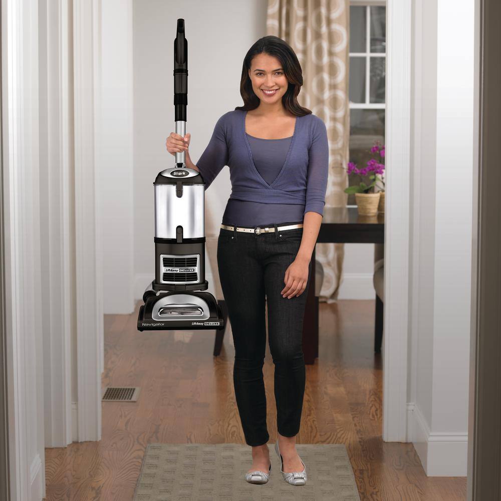 Shark UV440 Navigator Lift-Away DLX Vacuum Cleaner