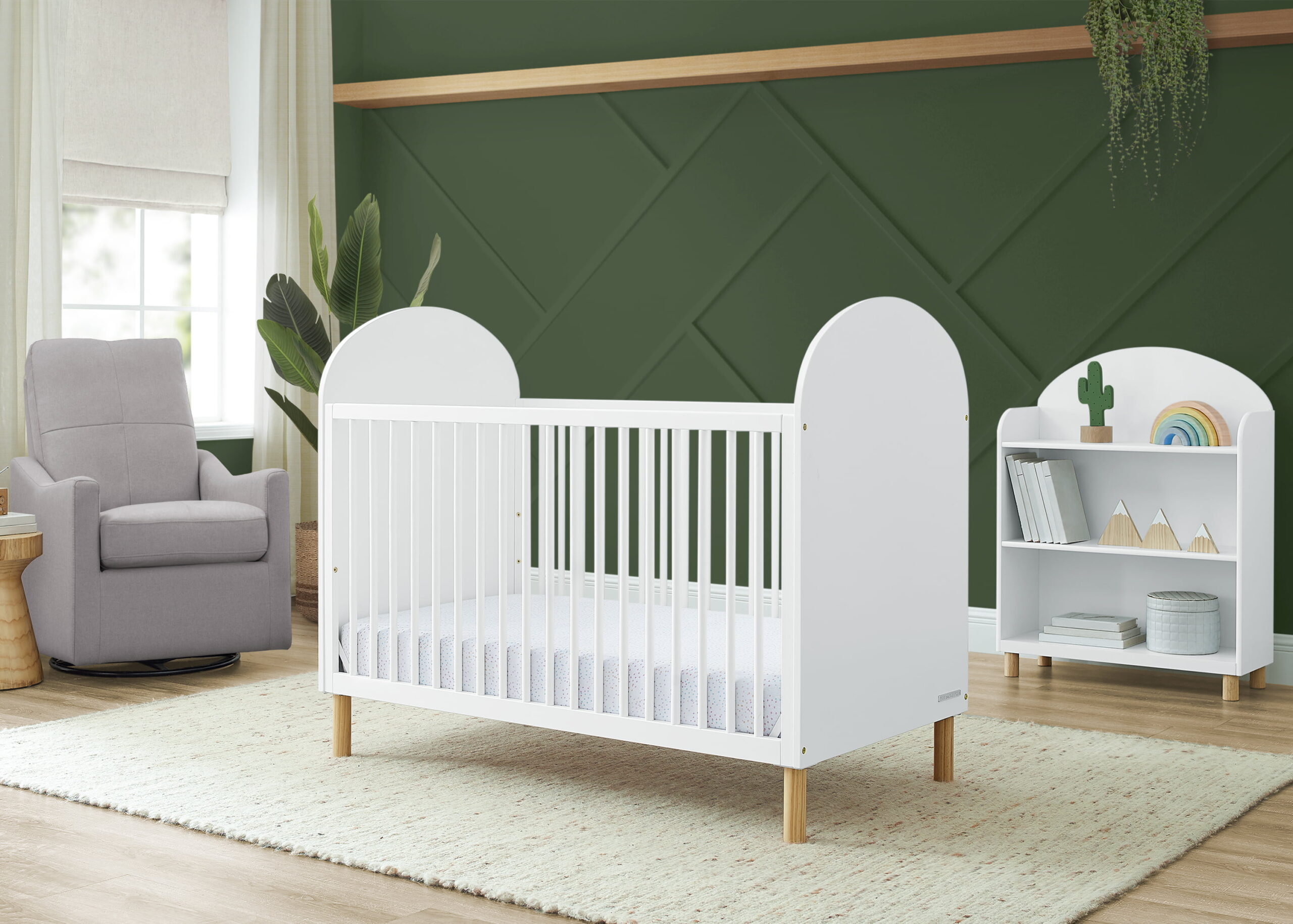 Delta Children Reese 4-in-1 Convertible Crib - Greenguard Gold Certified. Bianca White/Natural