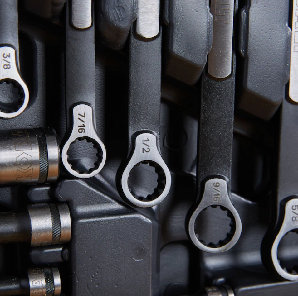 Kobalt Universal 200-Piece Standard (SAE) and Metric Combination Black Oxide Mechanics Tool Set with Hard Case