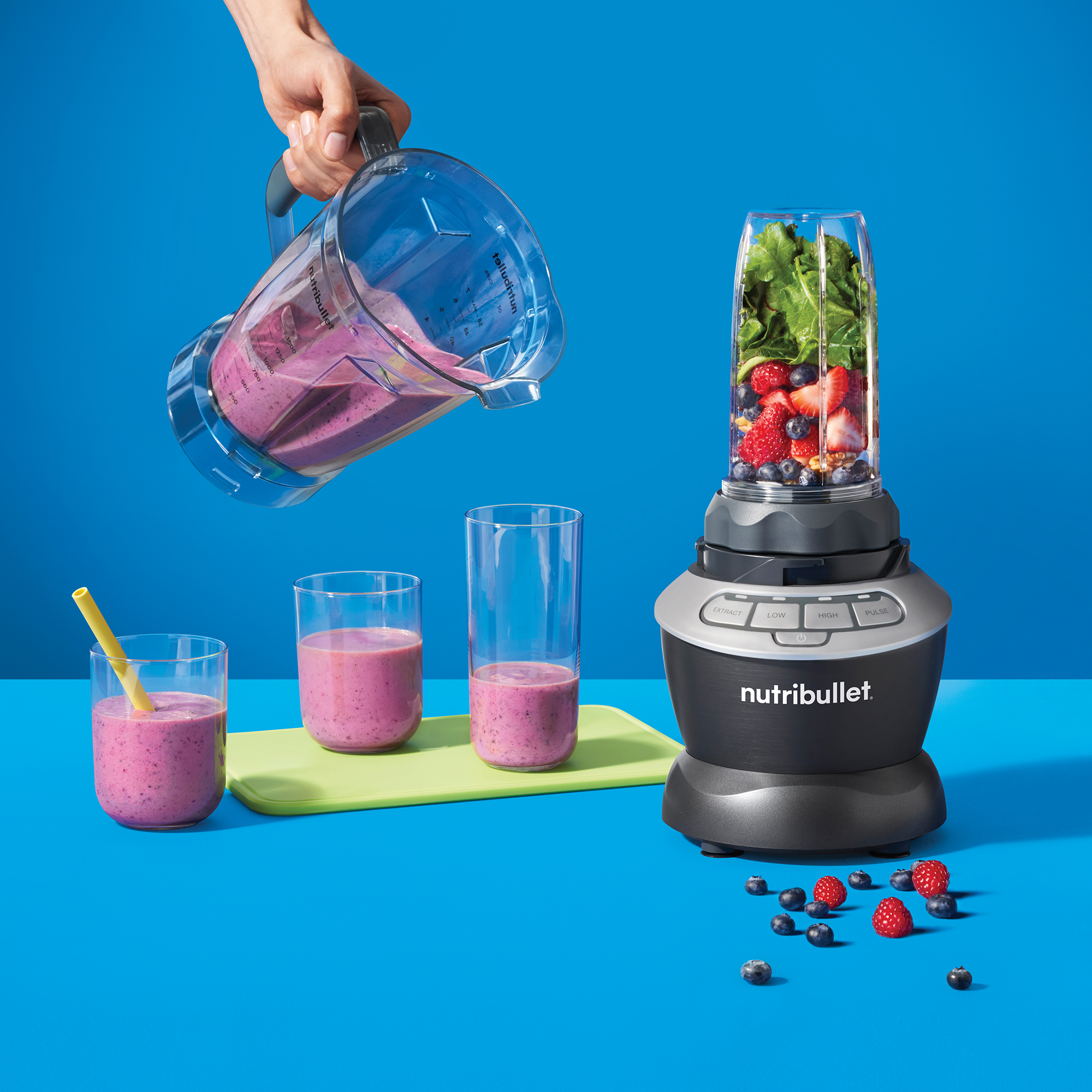 nutribullet 56 oz. Blender Combo with Single Serve Cups. 1000W