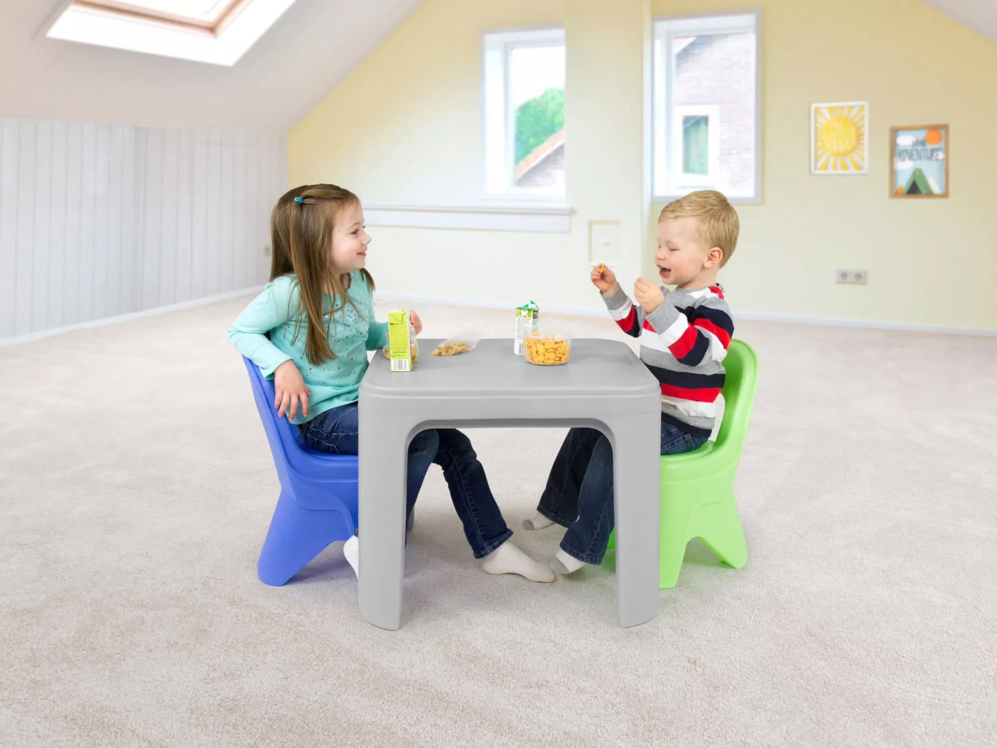 Simplay3 Play Around Table & Chair Set