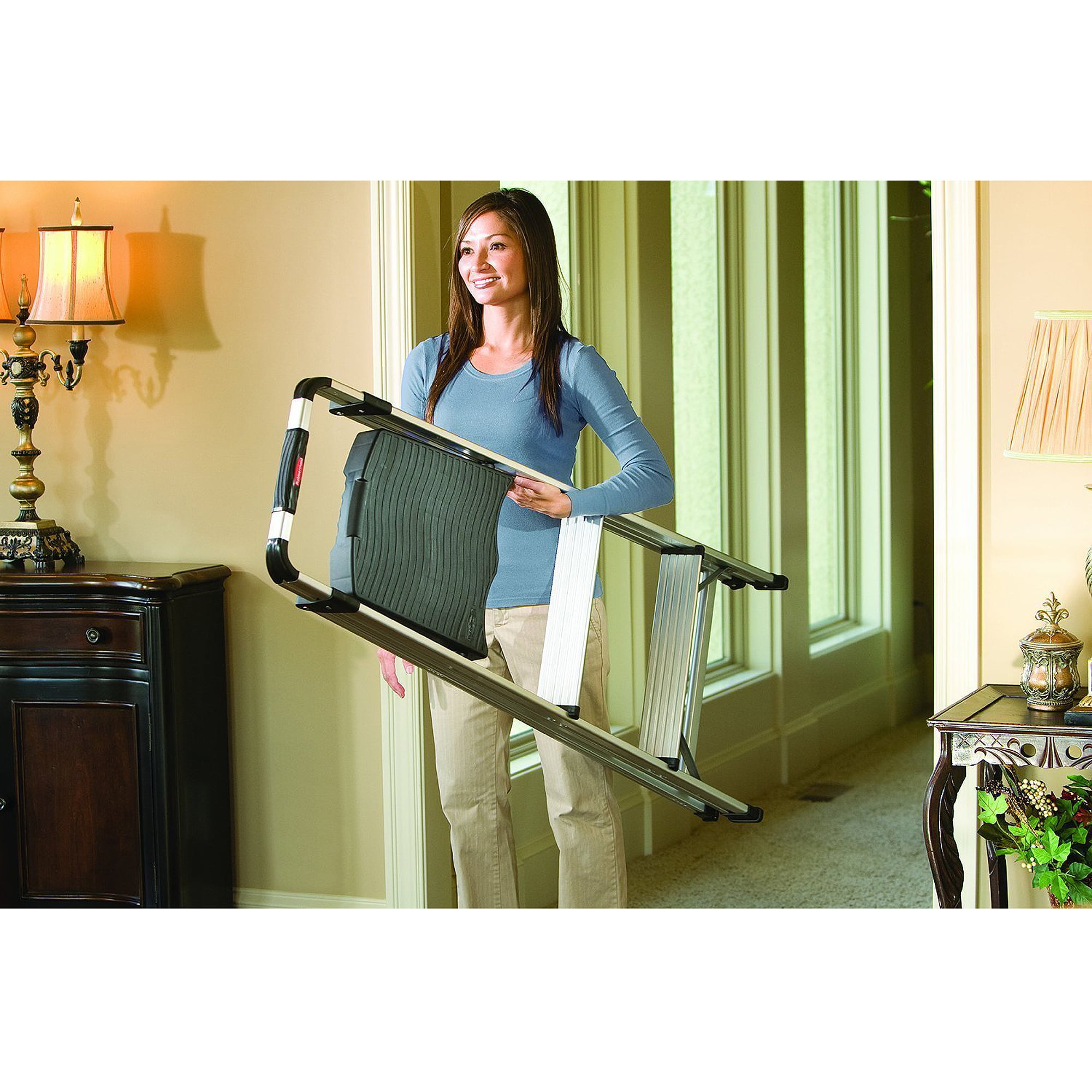 Rubbermaid RM-AUL3G 3-Step Ultra-Light Aluminum Stool with Plastic Top Step. 225 lb Capacity. Silver Finish