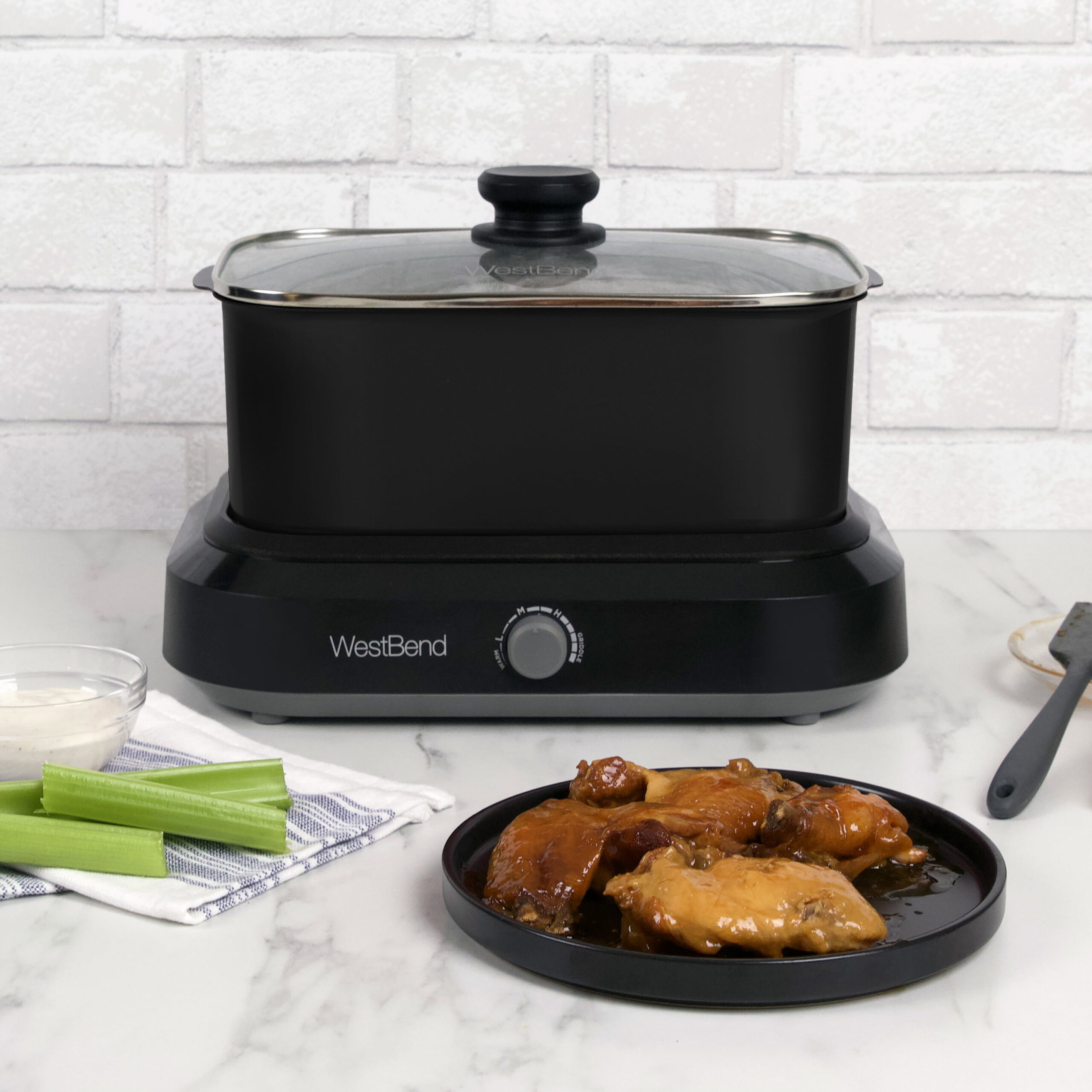 West Bend Versatility Slow Cooker. 5 Qt. Capacity. in Black