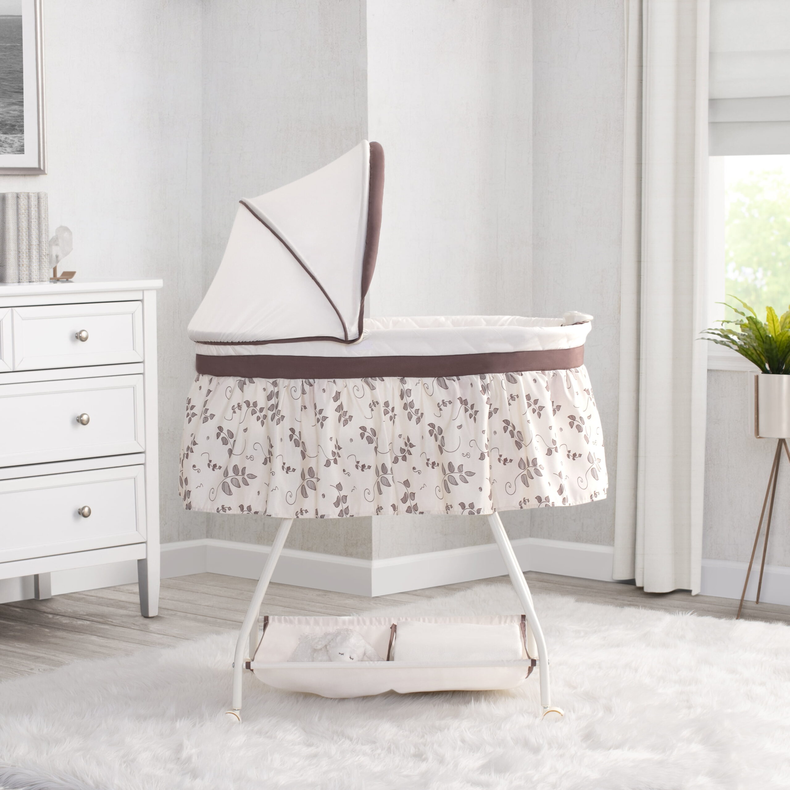 Delta Children Sweet Beginnings Bassinet