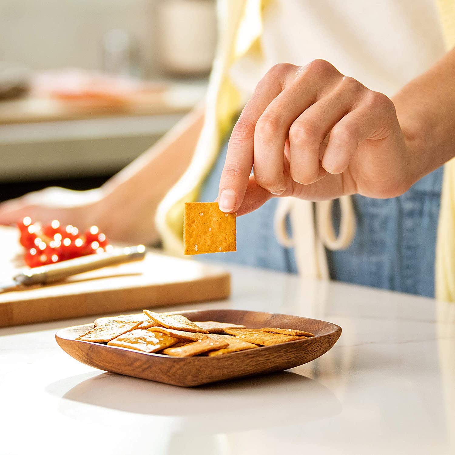 Munchkin Milkmakers Cheddar Crisps for Breastfeeding Moms with Oats and Flax. 6 Count