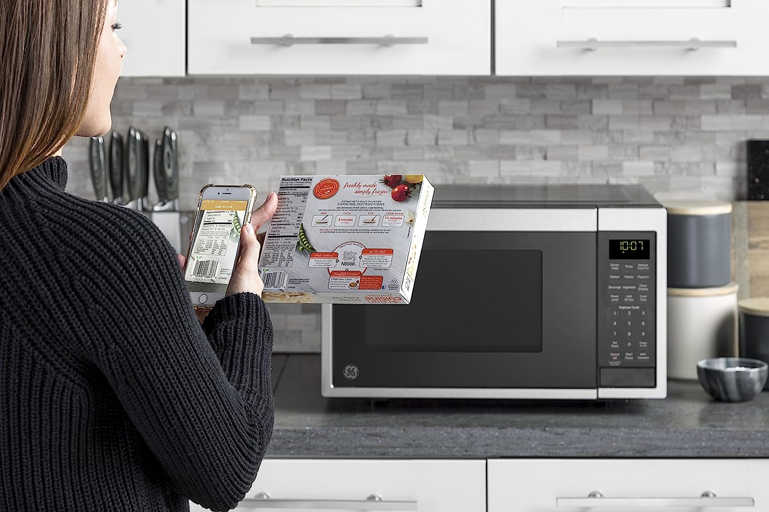 GE Smart Countertop Microwave Oven | Complete with Scan-to-Cook Technology and Wifi-Connectivity | 0.9 Cubic Feet Capacity. 900 Watts | Smart Home & Kitchen Essentials | Stainless Steel