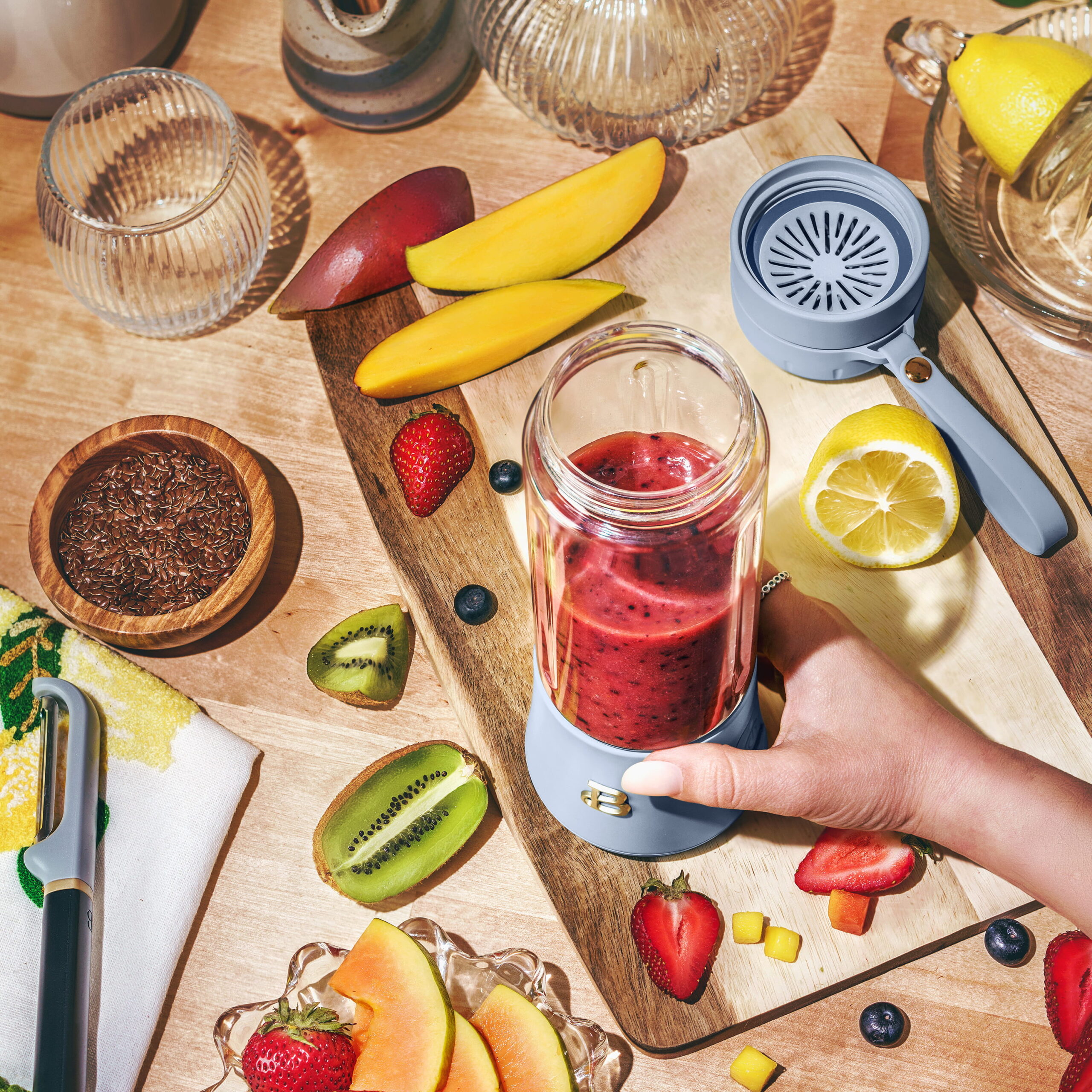 Beautiful Portable Blender. Cornflower Blue by Drew Barrymore. 70-Watt. 18.5 oz