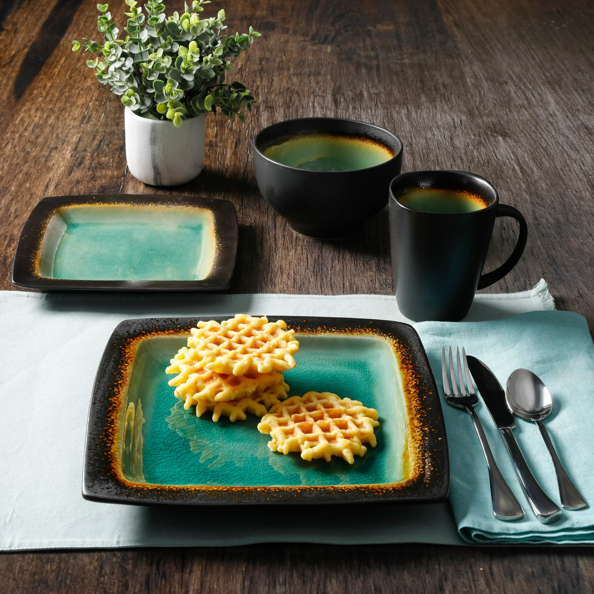 Gibson Home Ocean Oasis 16-Piece Dinnerware Set. Turquoise