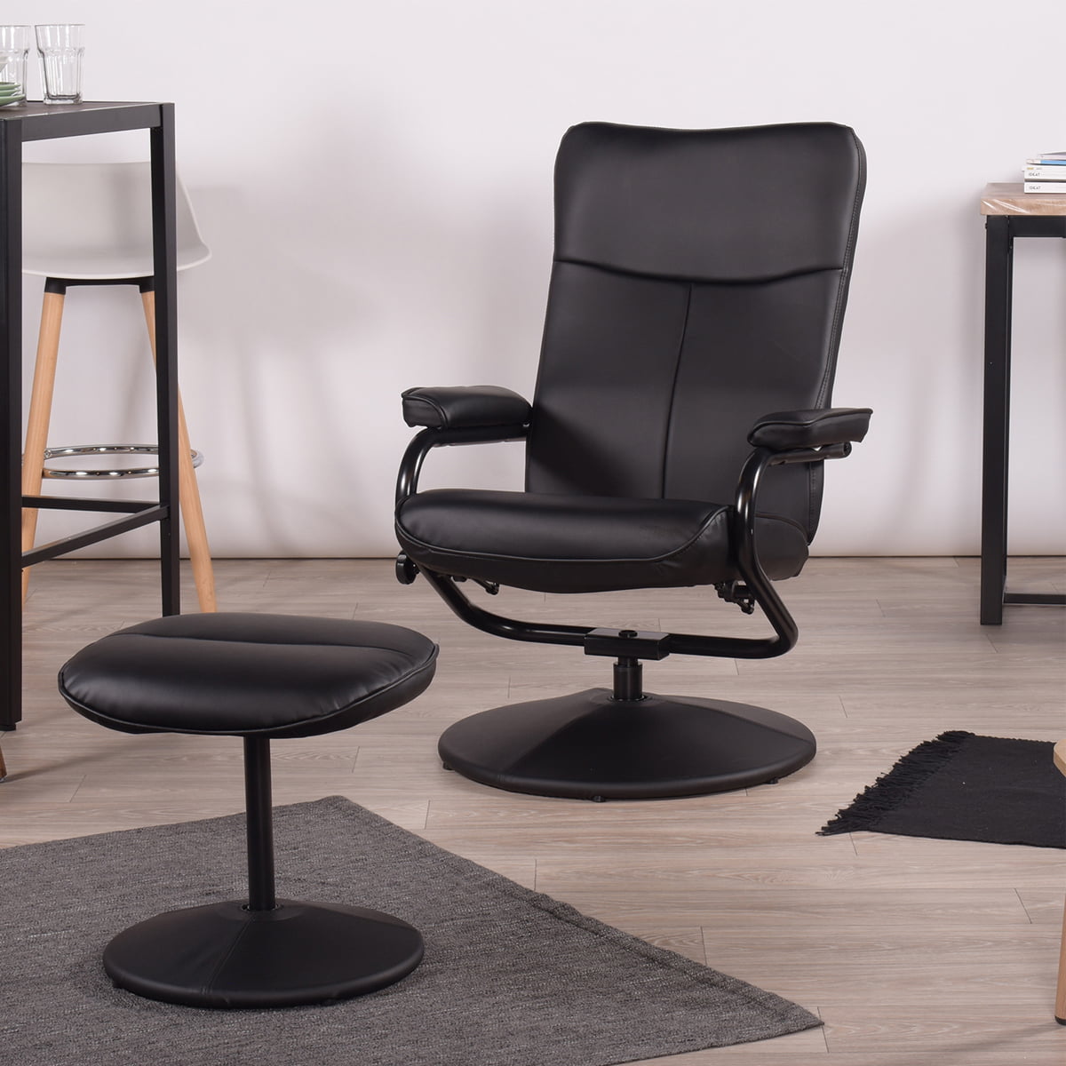 Geniqua Corp Leather Recliner. Black