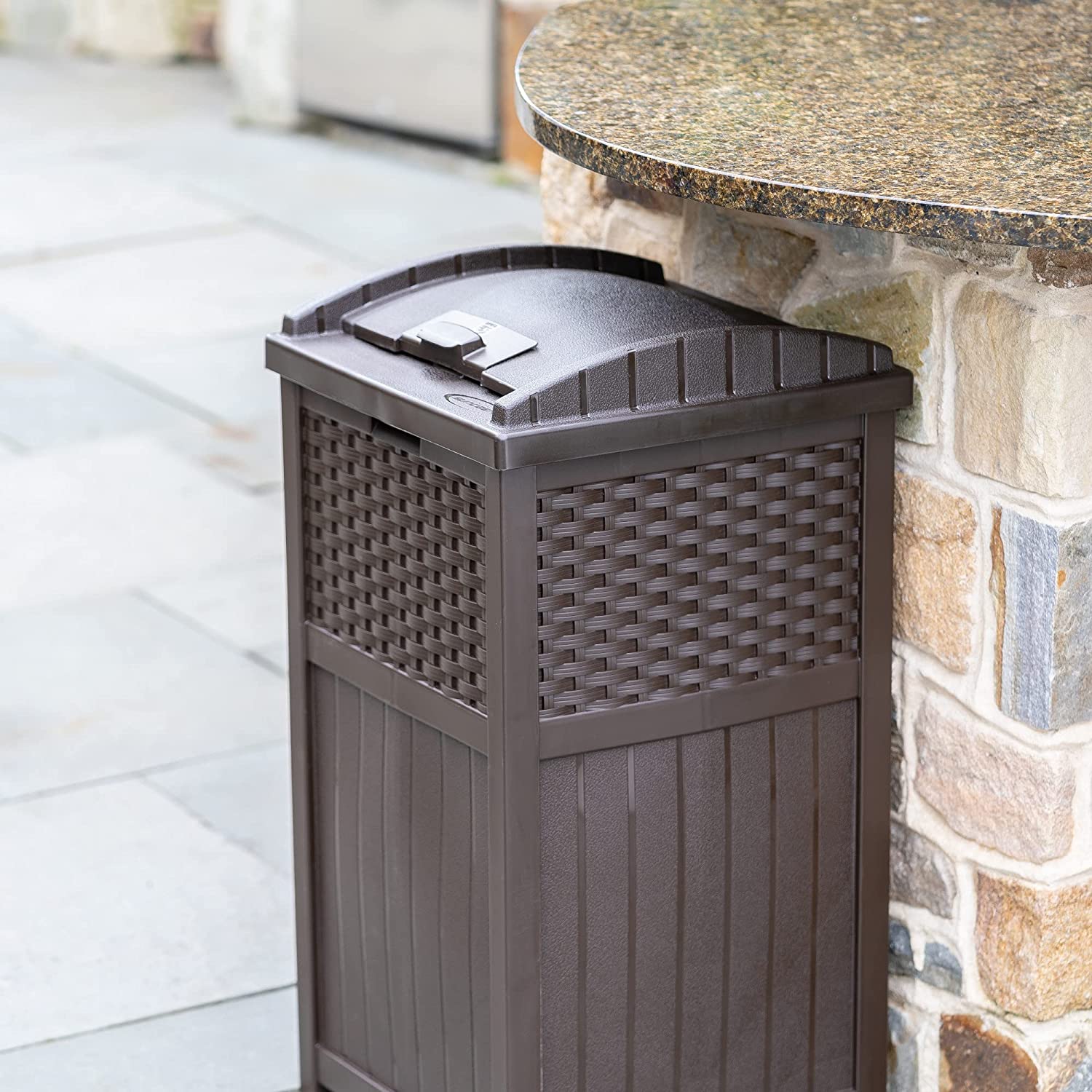 Suncast 33 Gallon Hideaway Can Resin Outdoor Trash with Lid Use in Backyard. Deck. or Patio. 33-Gallon. Brown