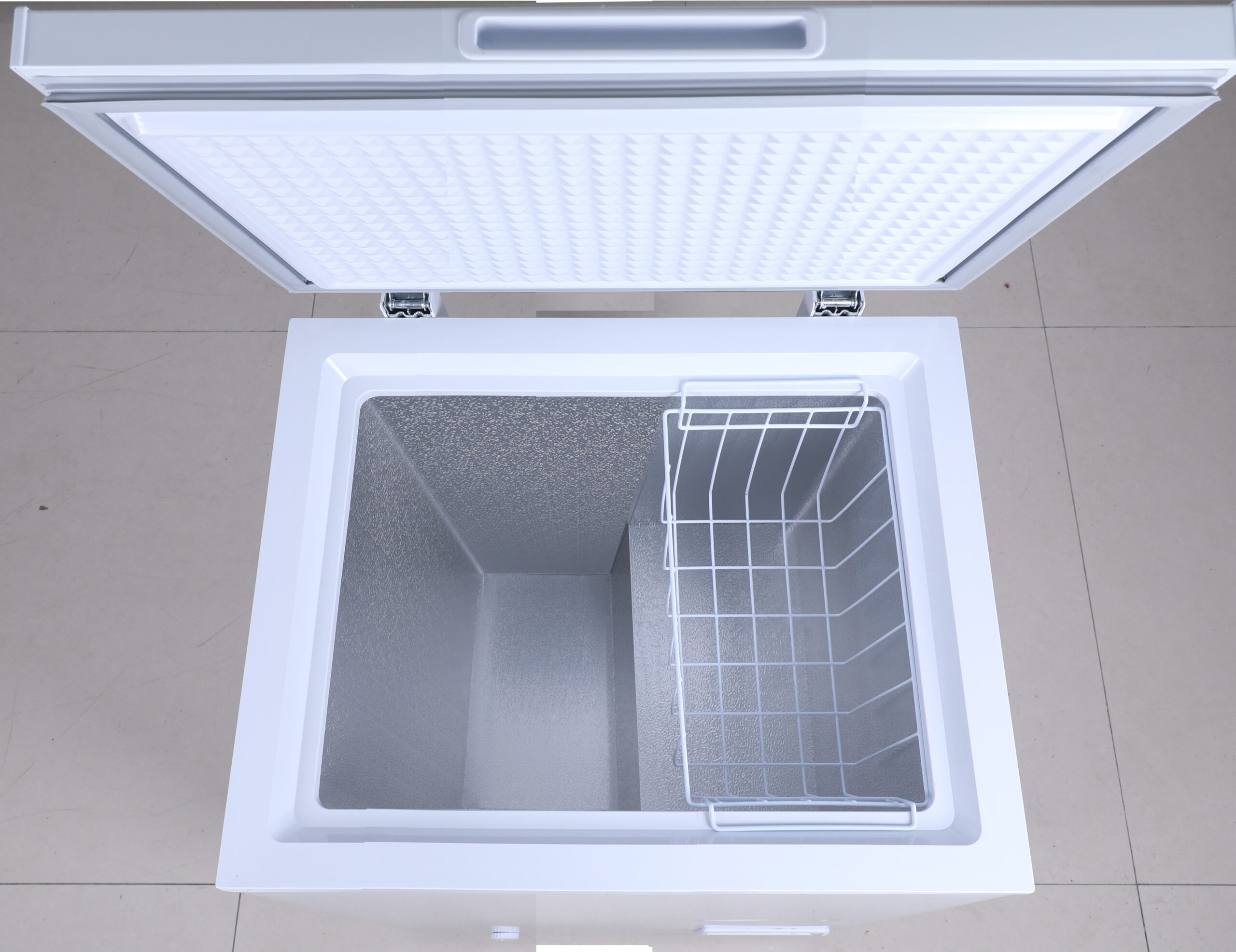 Frigidaire 3.5 Cu. ft. Chest Freezer. Garage Ready. White