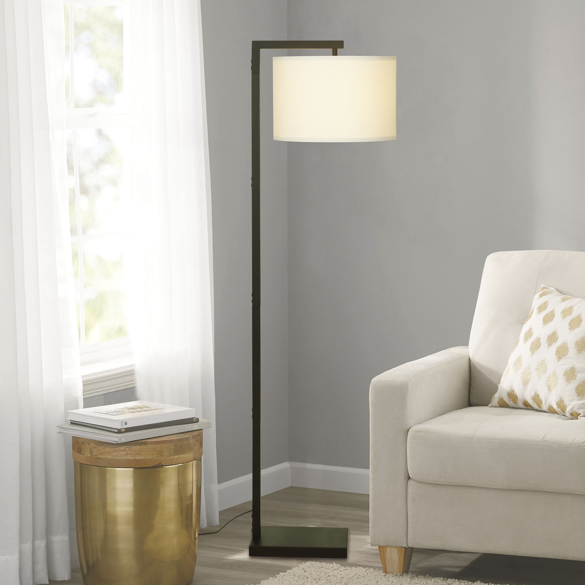 Mainstays Contemporary Metal 62in Floor Lamp with on/off Foot Switch. Black
