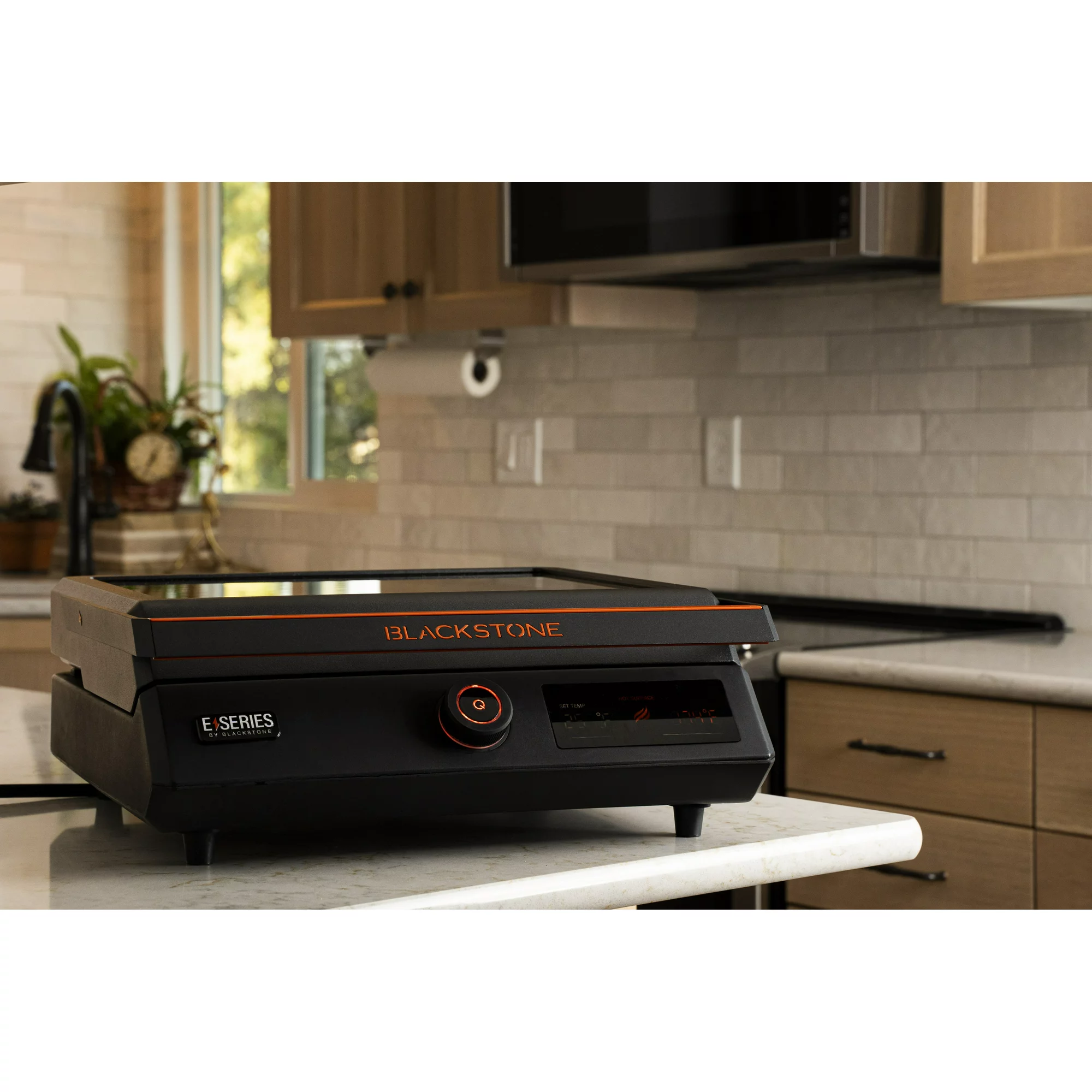 Blackstone E-Series 17″ Electric Tabletop Griddle with Hood