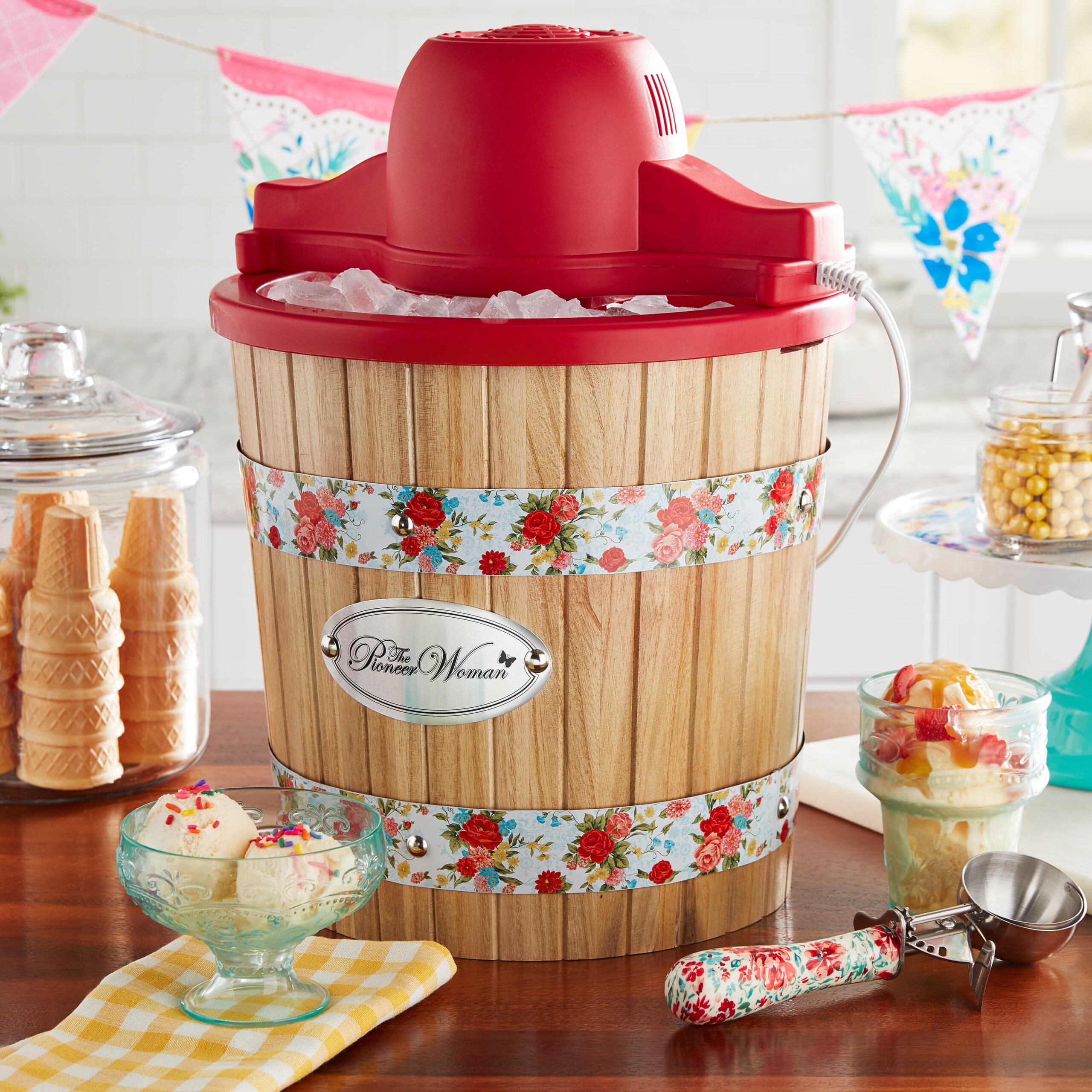 The Pioneer Woman 4 Quart Ice Cream Maker. Sweet Rose