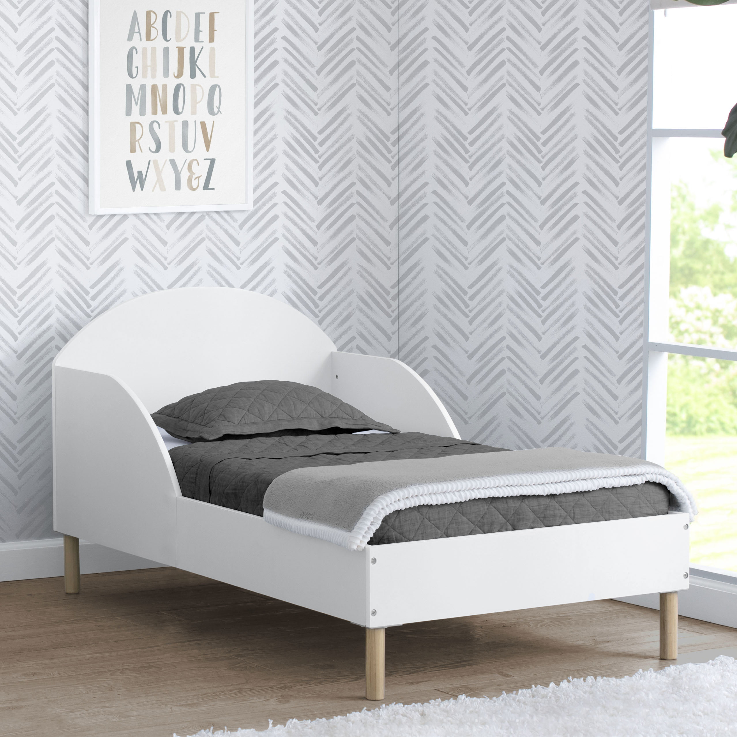 Delta Children Reese Wood Toddler Bed - Greenguard Gold Certified. Bianca White