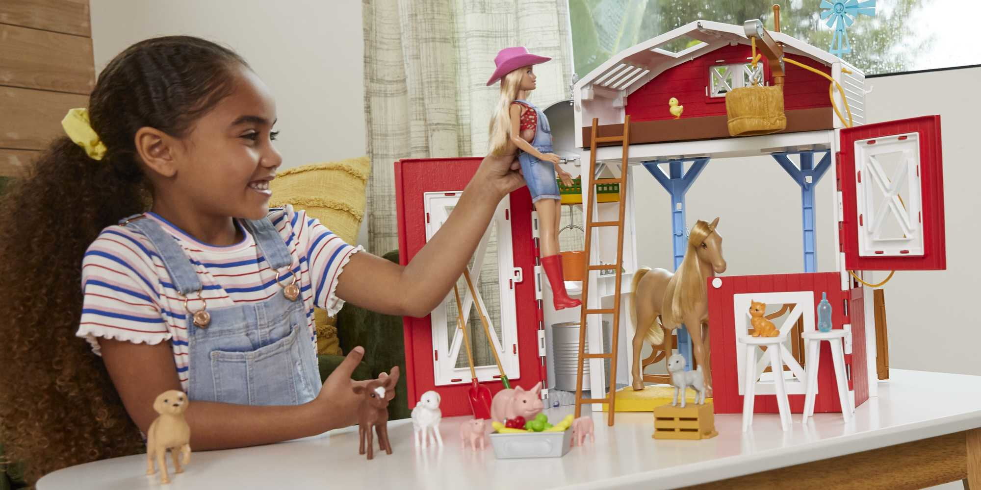 Barbie Sweet Orchard Farm Playset with Barn. Horse. 10 Farm Animals & 15 Accessories. Moving Pieces