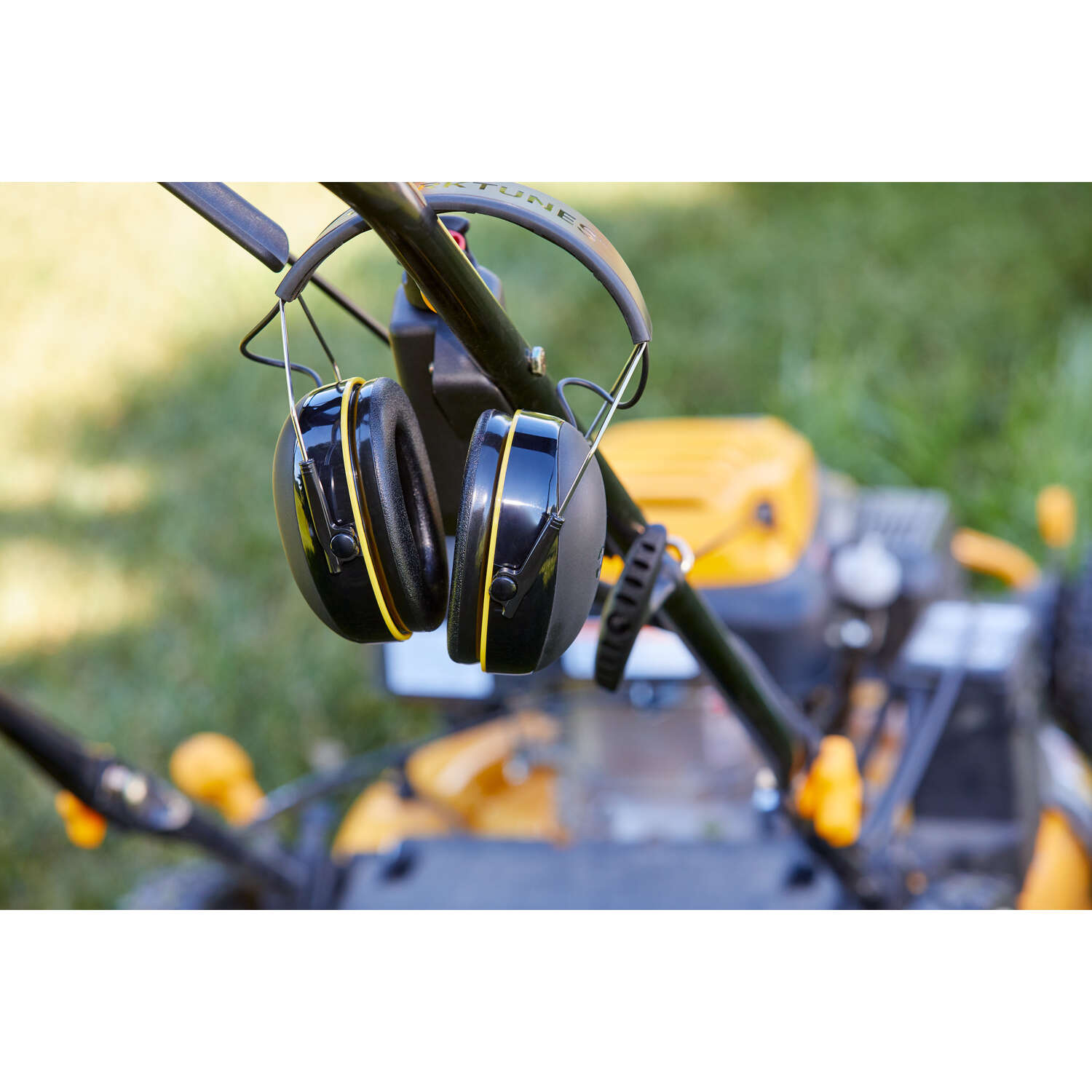 3M WorkTunes 24 dB Over-the-Head Hearing Protector Earmuff Black/Yellow 1 pair