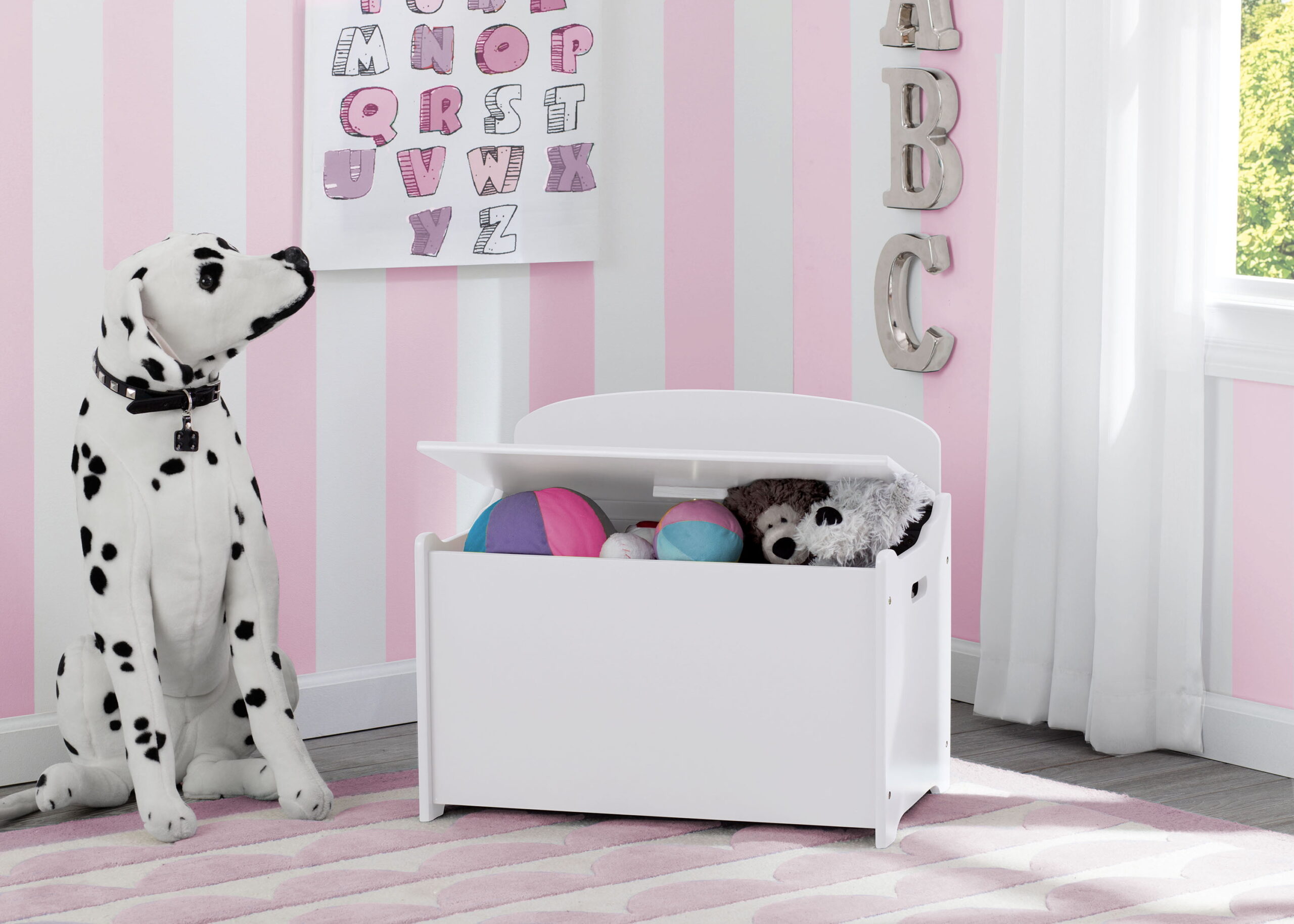 Delta Children Classic Wood Toy Box. Bianca White