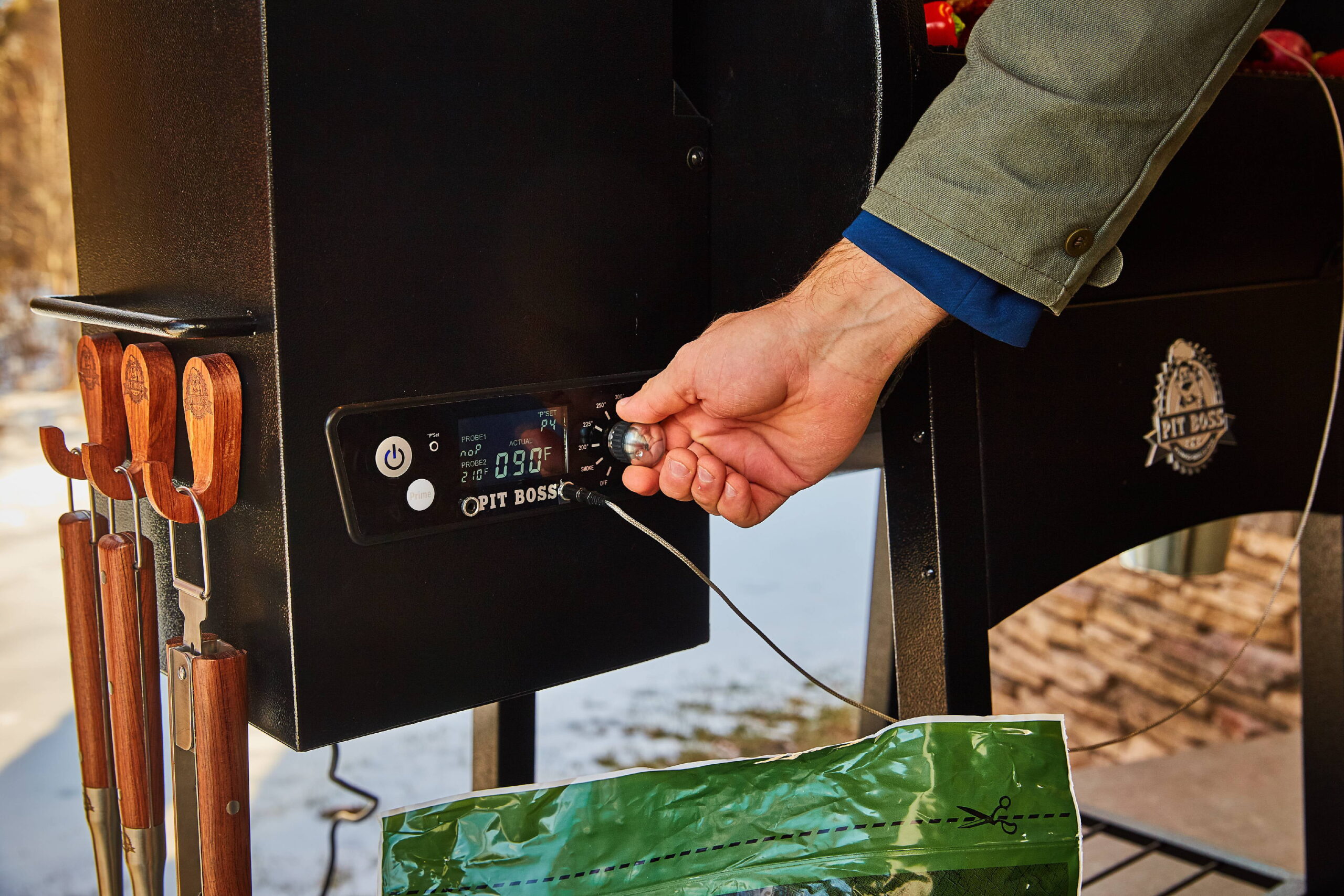 Pit Boss 700 Classic Wood Fired Pellet Grill with Flamebroiler