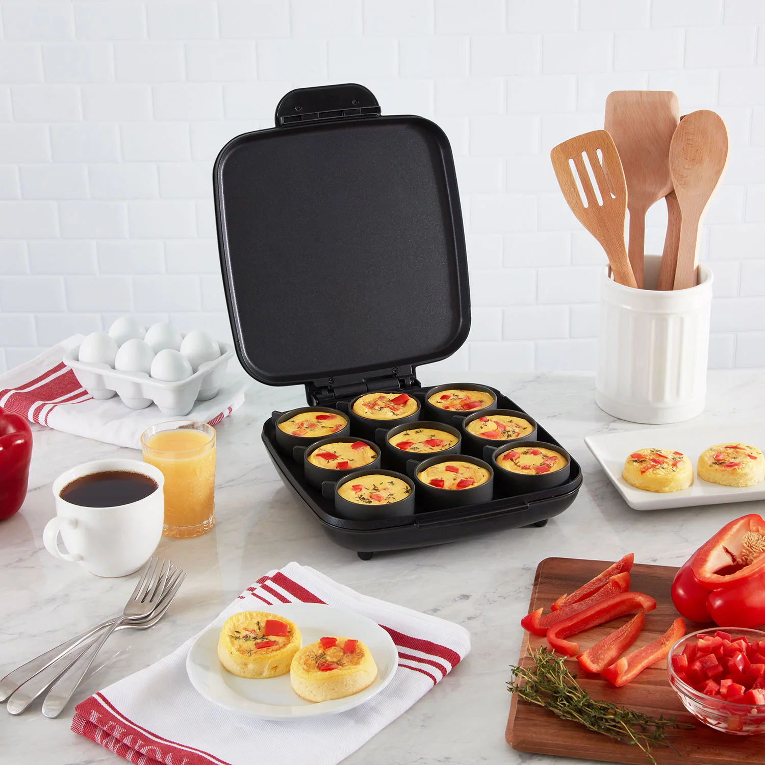 Dash Sous Vide Style Family Size Egg Bite Maker. 9 Egg Bites - Black