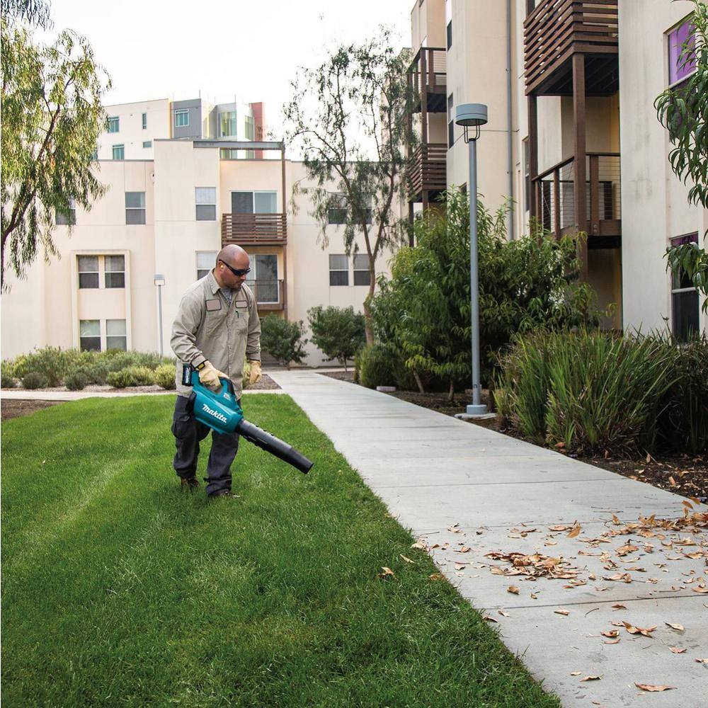 Makita GBU01M1 40-Volt max XGT Brushless Cordless Blower Kit (4.0Ah)