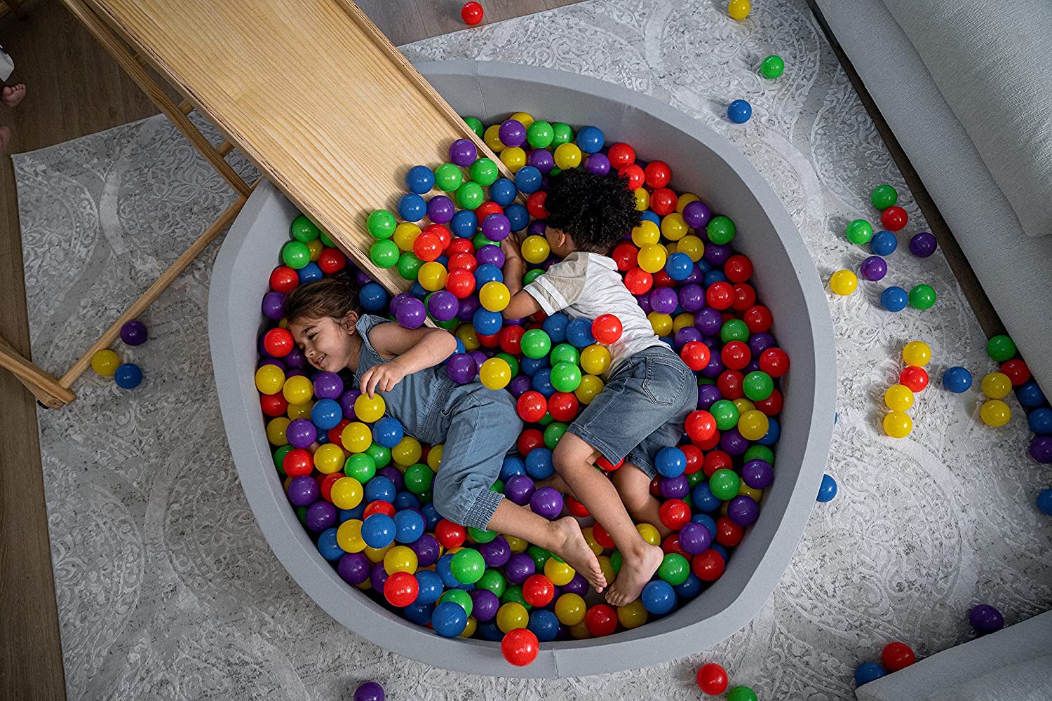 Avenlur Extra Large Foam Ball Pit with 400 Balls Included