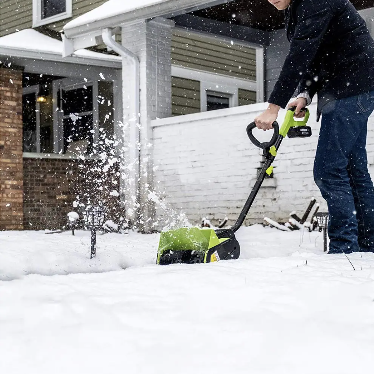 Earthwise 12 in. 20-Volt 4.0 Ah Cordless Electric Snow Thrower