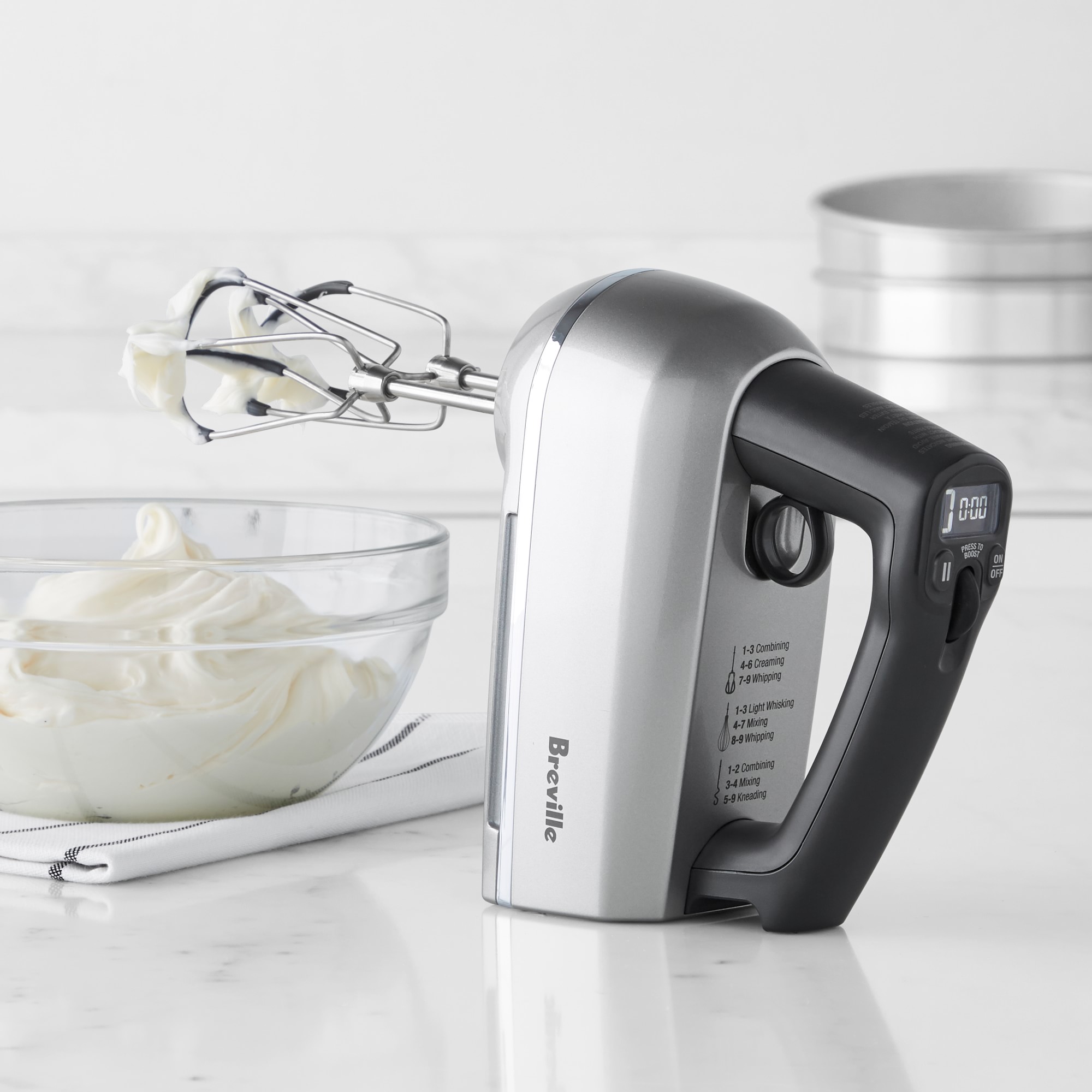 Stainless-Steel Handy Mix Scraper 9-Speed Hand Mixer. BHM800SIL