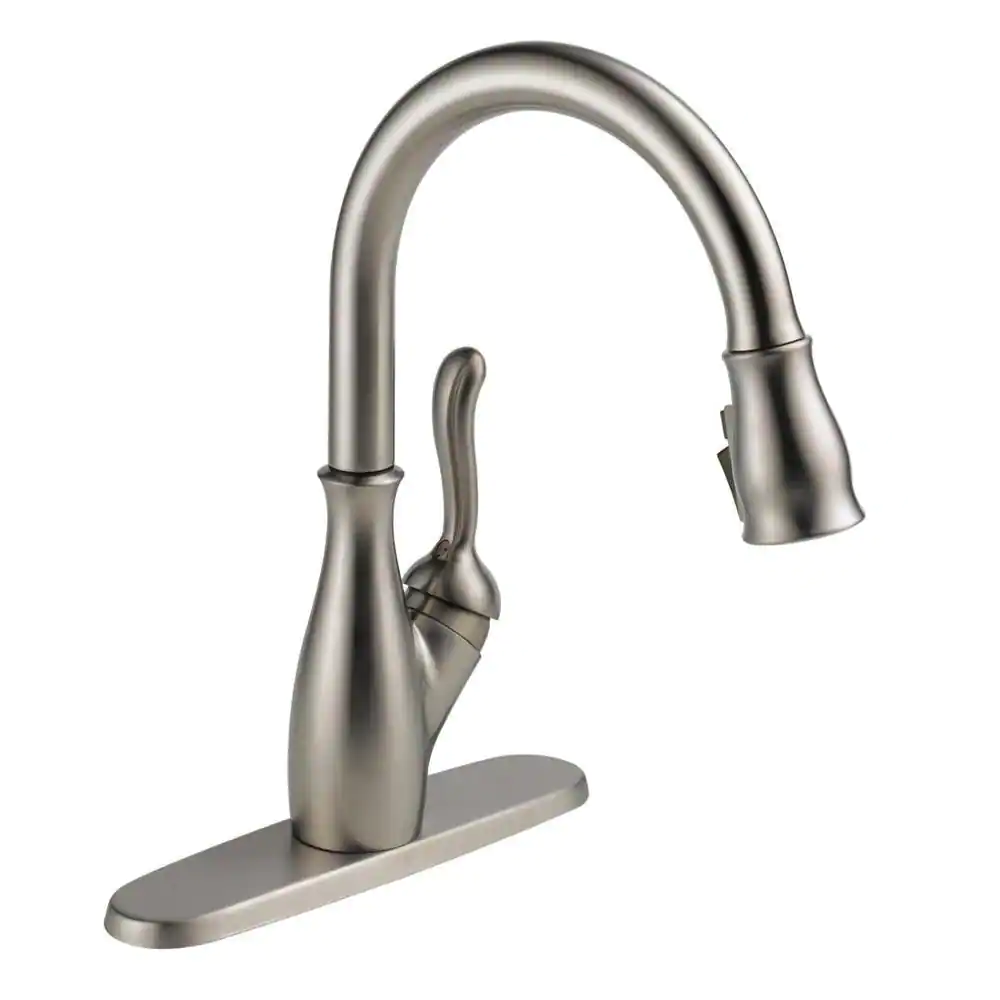 Delta Leland Single-Handle Pull-Down Sprayer Kitchen Faucet With ShieldSpray In Stainless