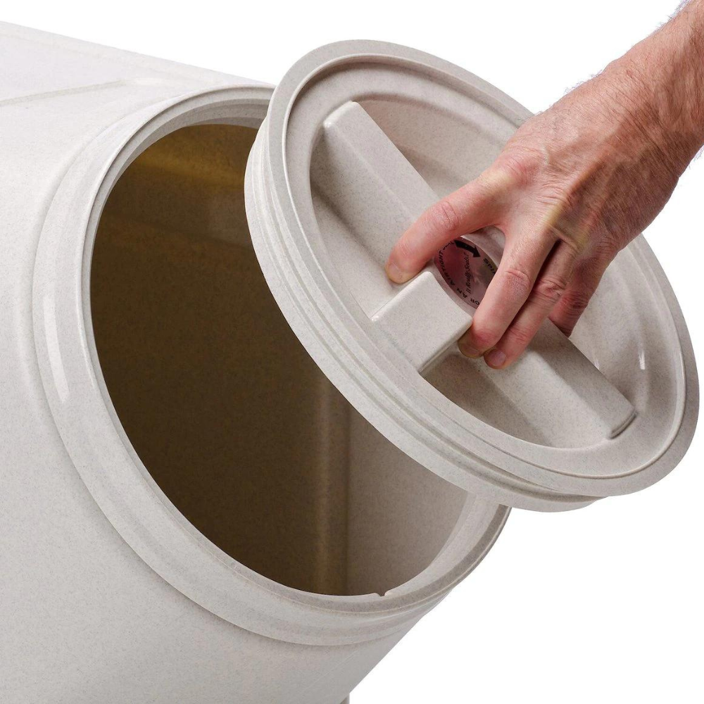 Gamma2 Vittles Vault Stackable Pet Food Storage. 60-Ib