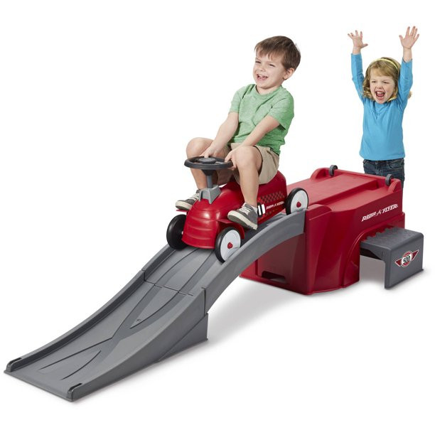 Radio Flyer. Flyer 500 Ride-on with Ramp and Car. Red